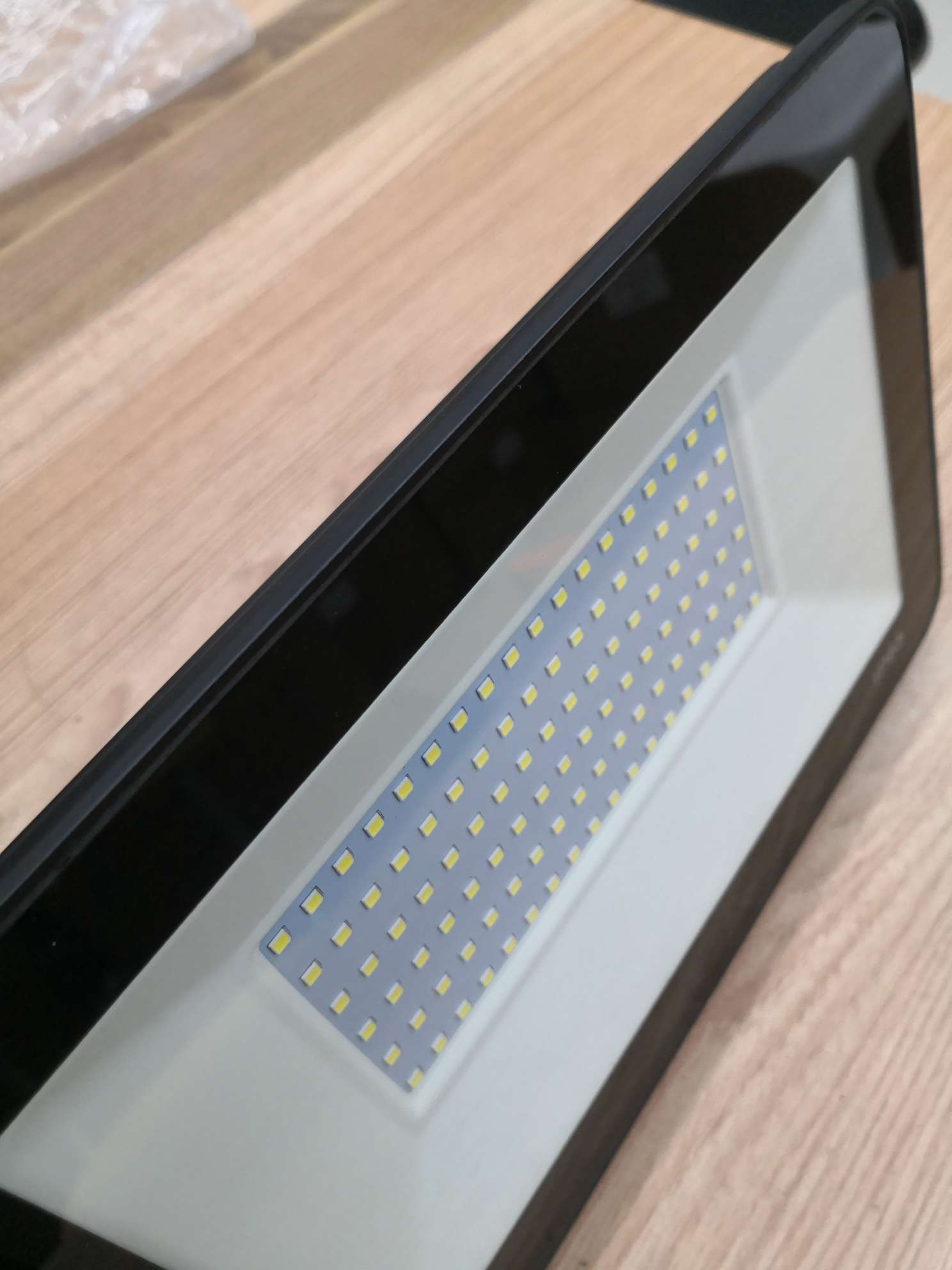 LED linear Apple model floodlight 200W - 220V - 240V details Picture