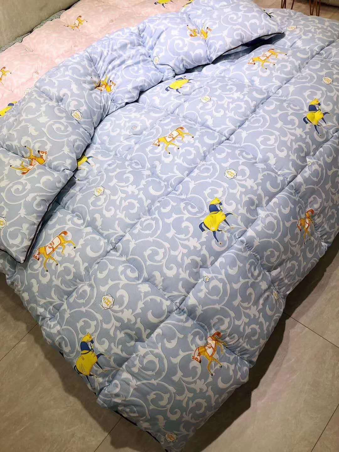 Direct-sale 1.5*2 cotton-filled spring and autumn quilts from the manufacturer