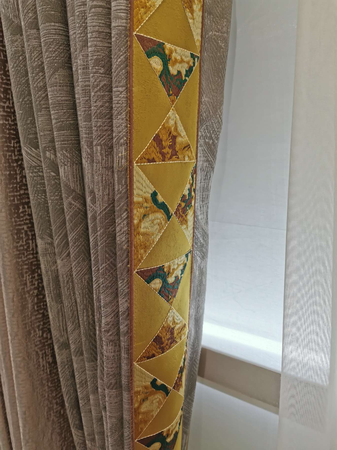 High-end and high-precision jacquard light luxury style living room curtain fabric