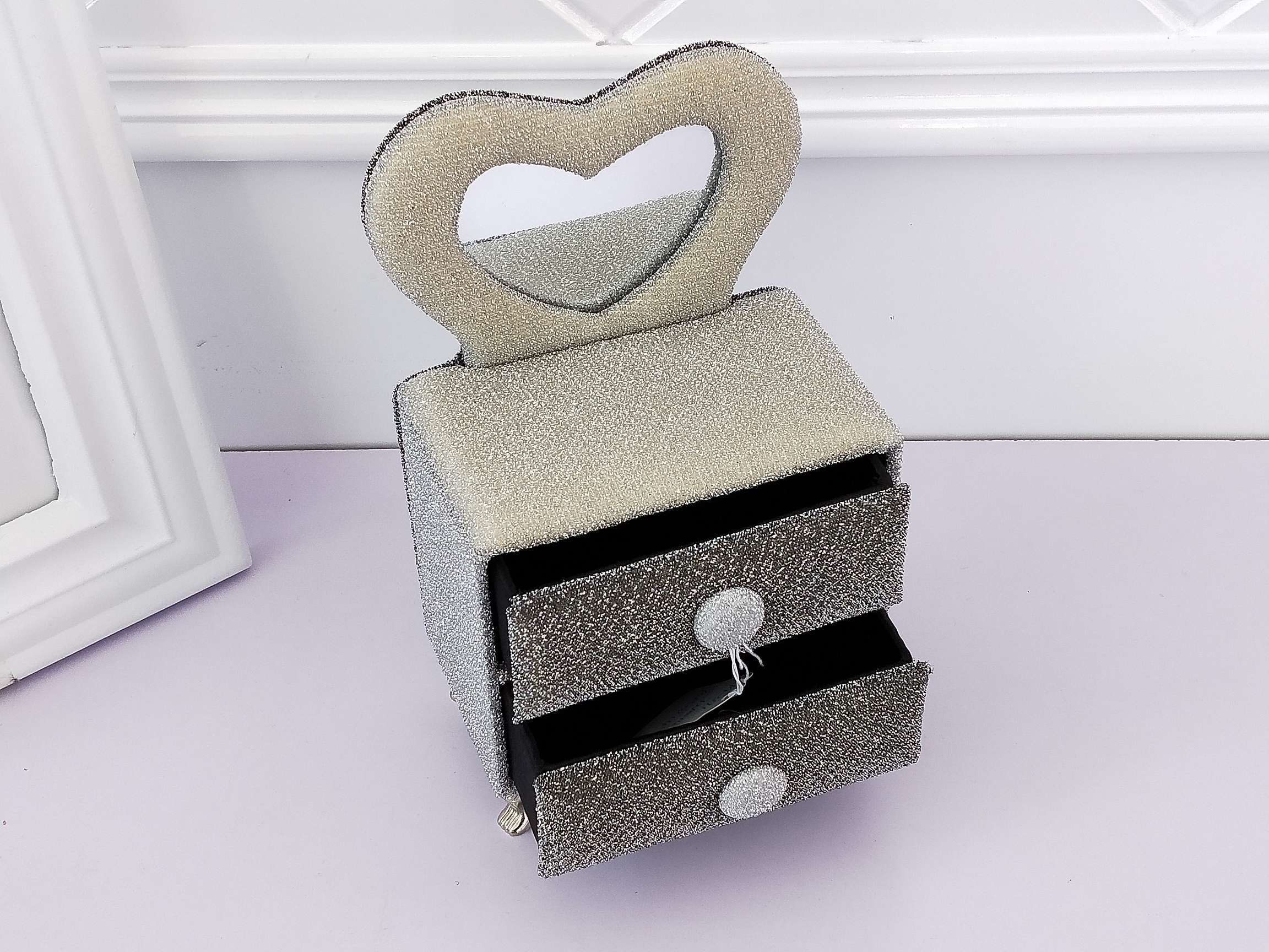 Jinqi sofa, jewelry box, Ring, stud, necklace, accessory storage box, figurine, Soldier Figure, toy X74-391/392 Application Scenario