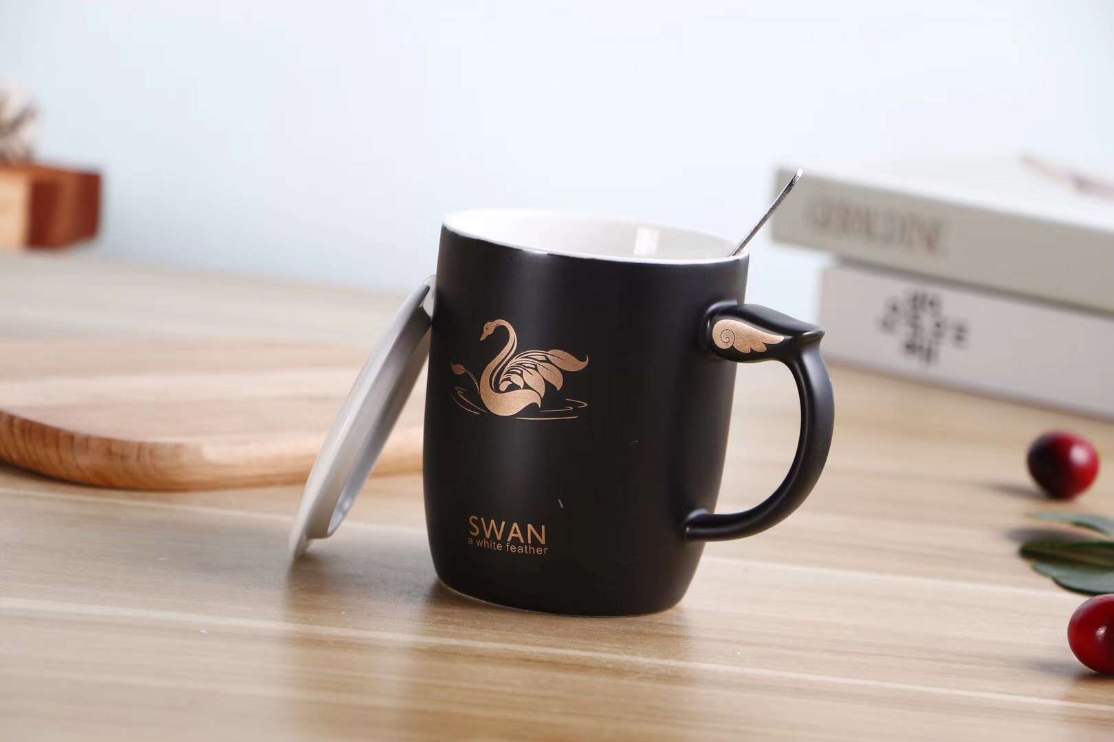 HY-966 430ml Golden Swan Ceramic Cup, Creative Swan Leisure Cup, Matte Glazed Ceramic Cup, Stainless Steel Spoon, Ceramic Lid undefined