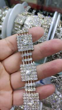 Oblong belt chain