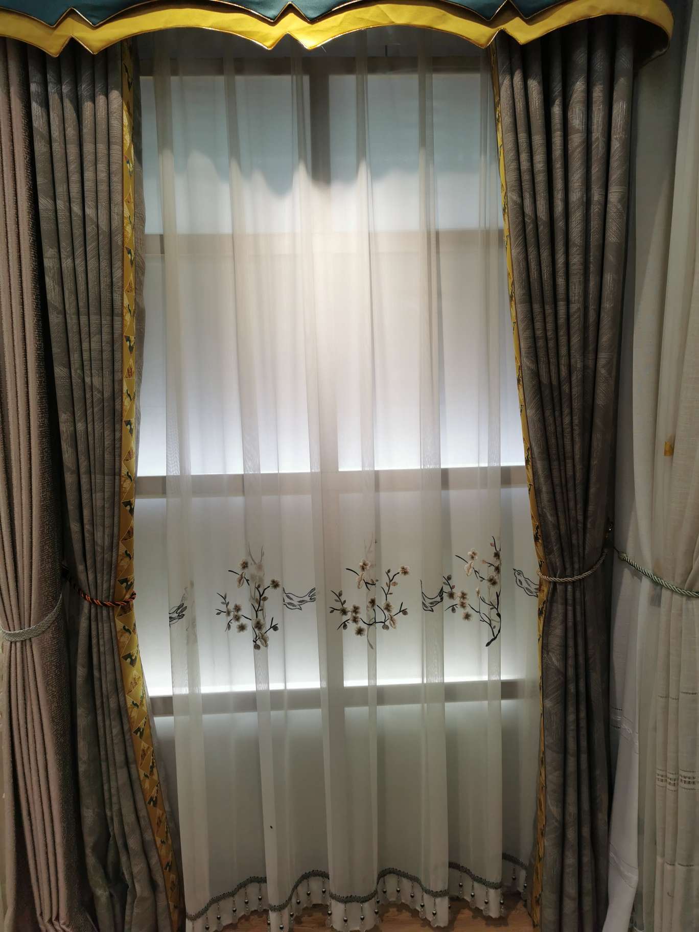 High-end and high-precision jacquard light luxury style living room curtain fabric details Picture