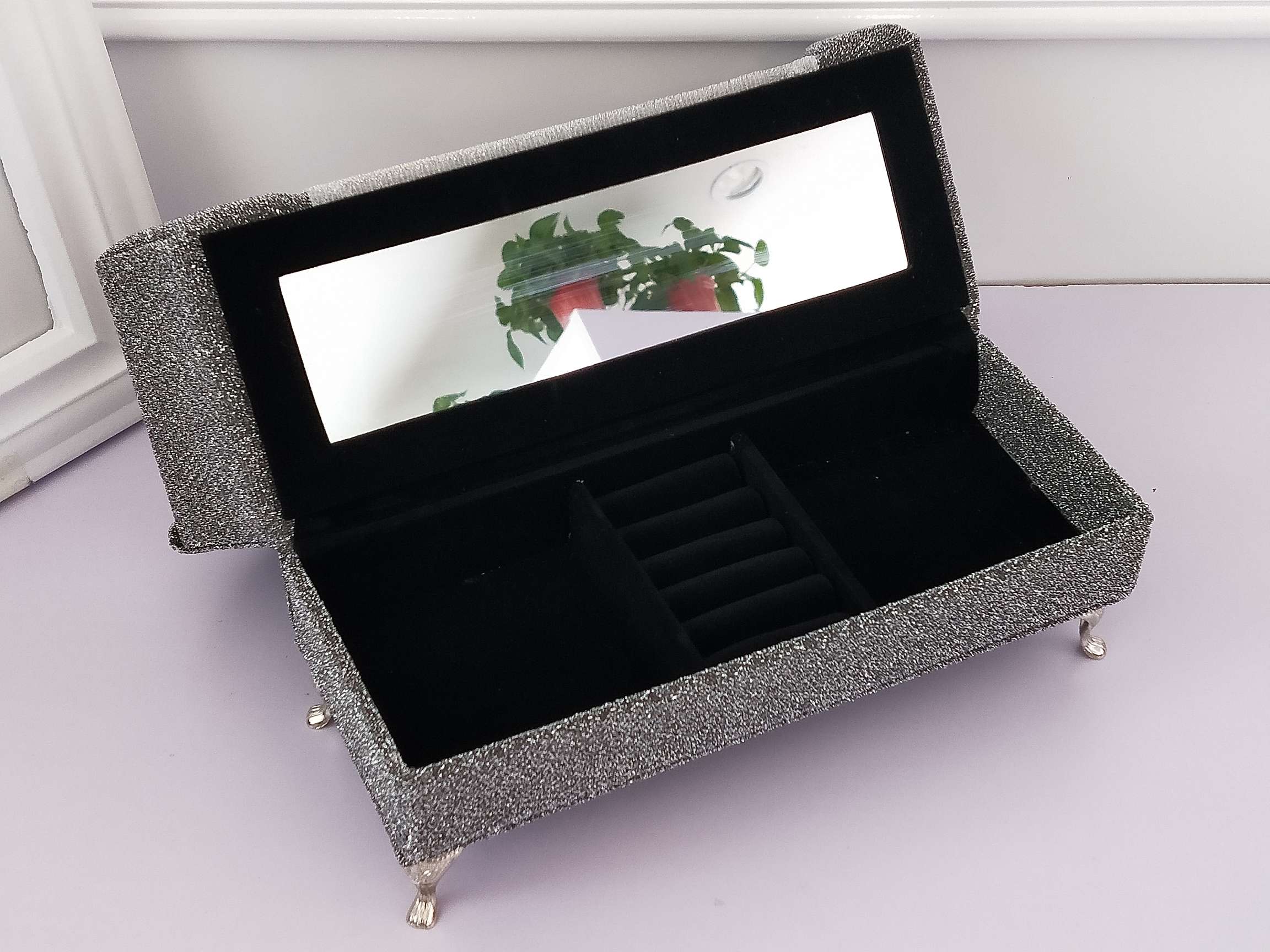 Jinqi sofa Jewelry Box, European-style jewelry display stand, Small ornaments, ring and accessory storage box props A41-391/392 Application Scenario