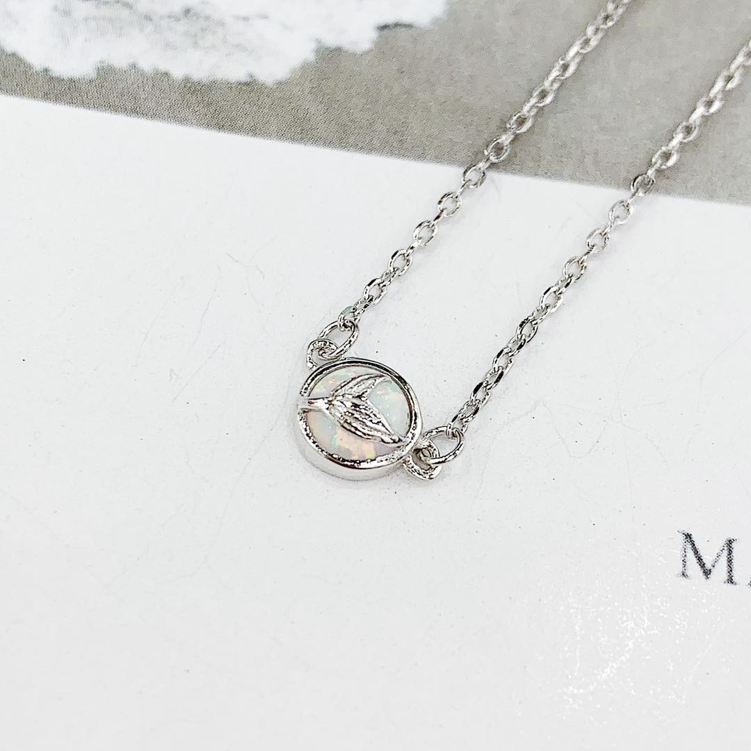 The s925 Silver Australian gemstone necklace does not fade and does not cause allergies undefined