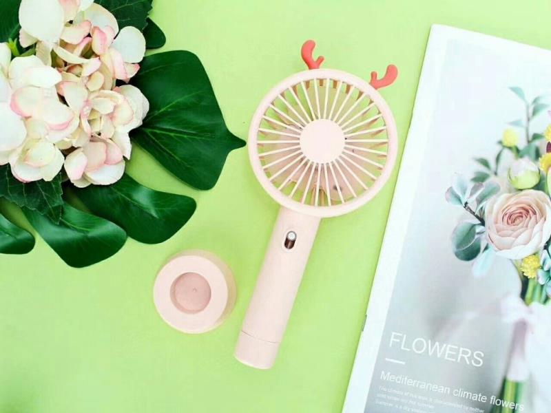 Spray fan Spray mini fan USB fan portable fan desktop humidifier