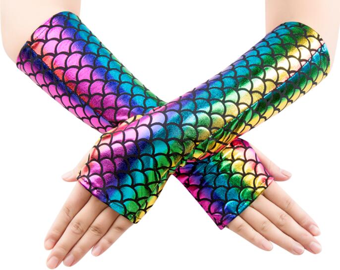 Fish scale mittens thumbnail