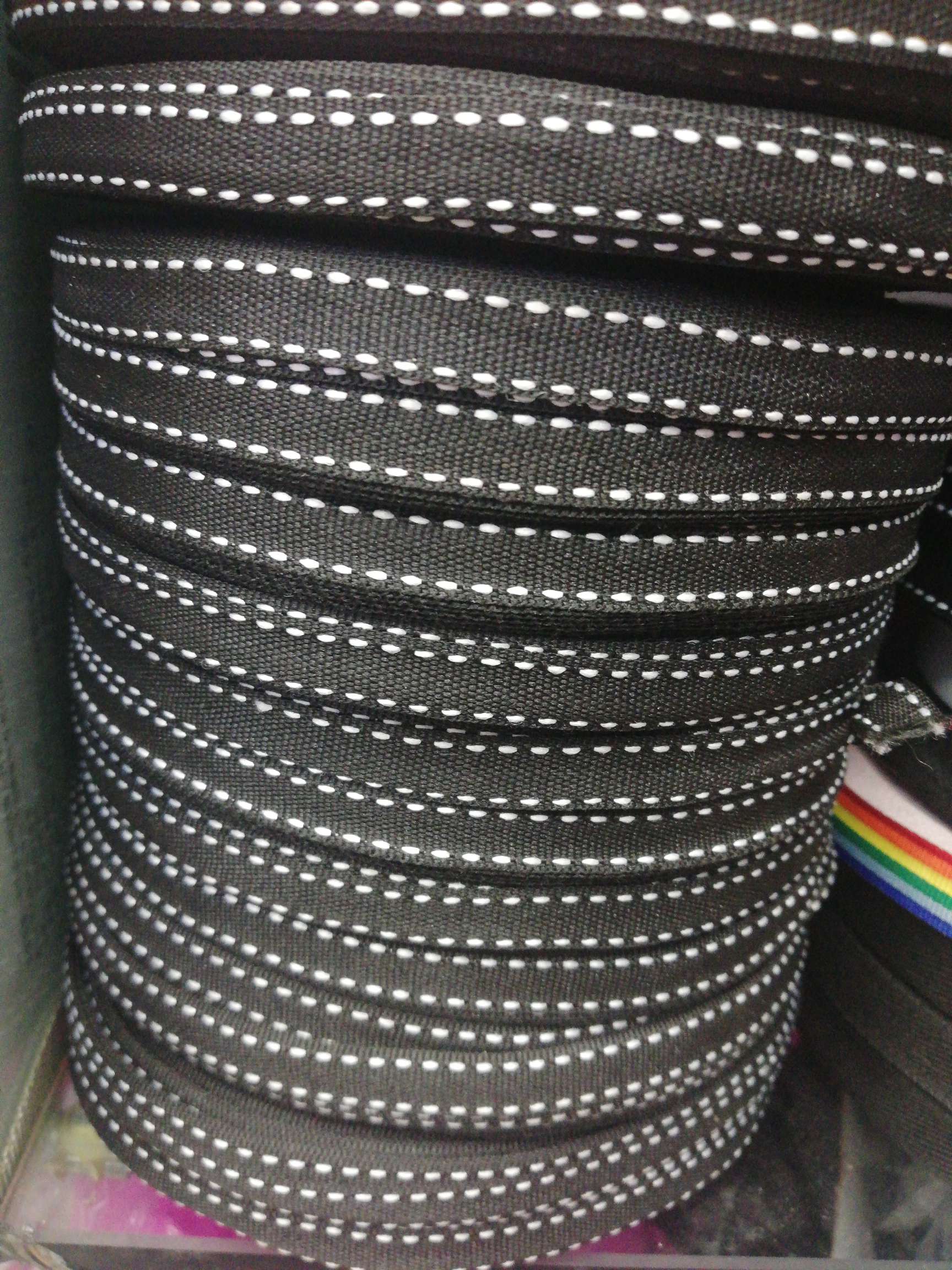 黑跳白线