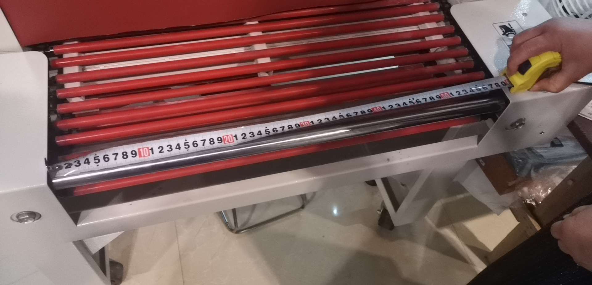Semi-automatic PE sleeve type film covering machine Application Scenario