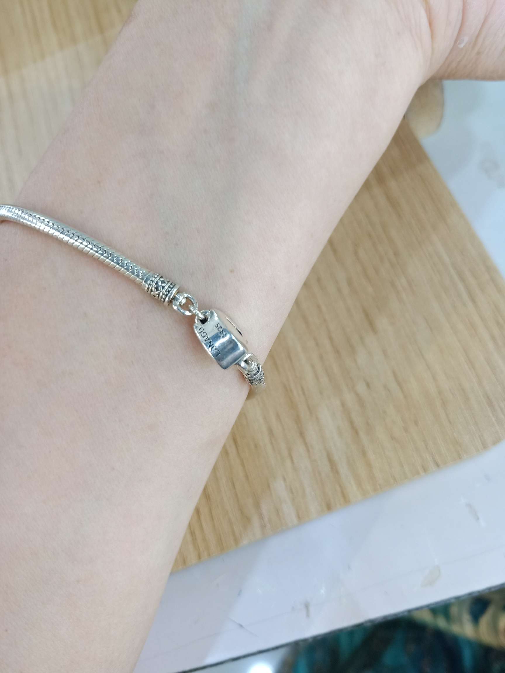 潘多拉同款纯银千足银镂空爱心活扣手镯，时尚潮流美观大方显气质款手镯白底实物图