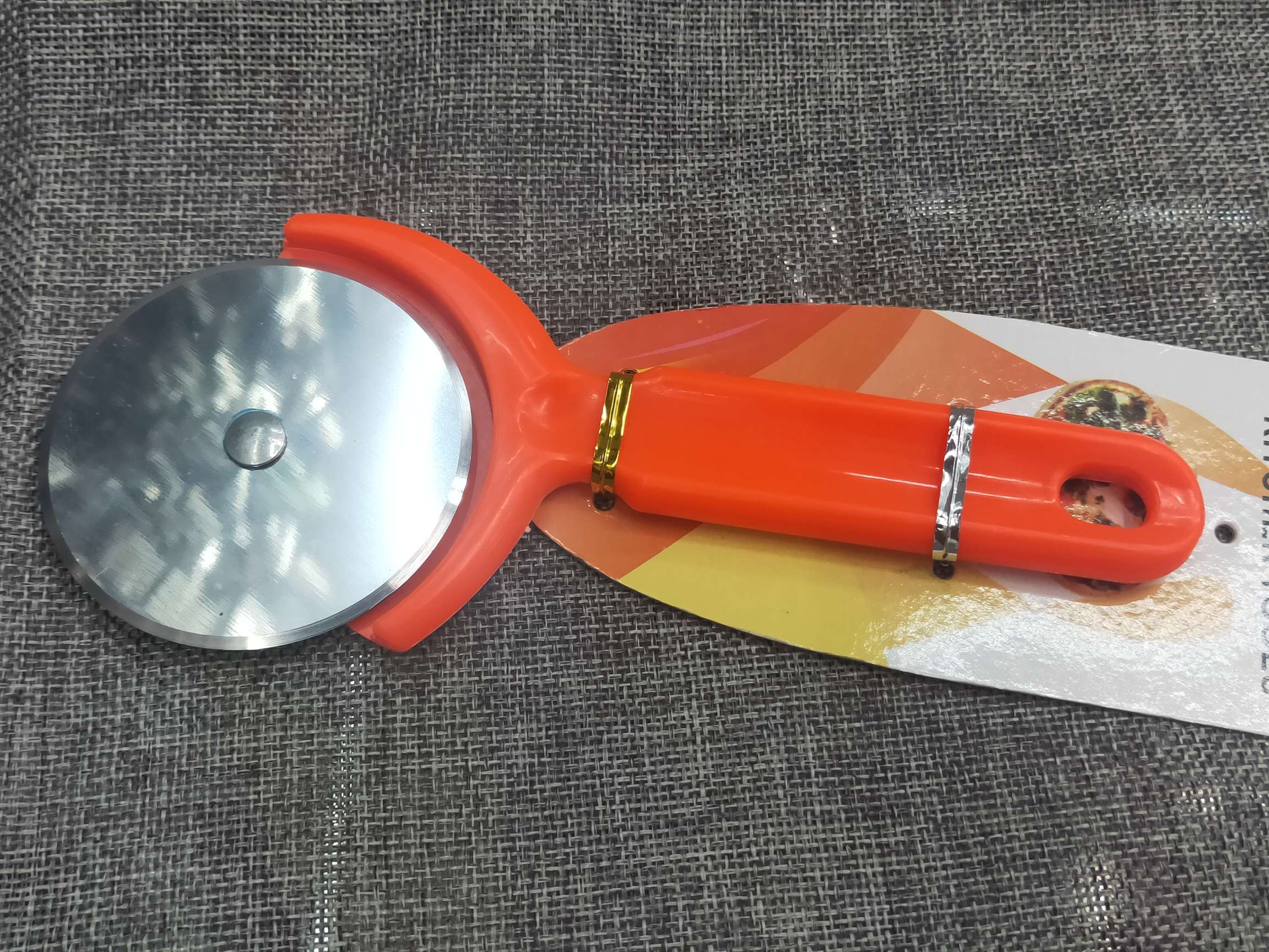 Large Pizza Wheel Pizza Wheel Knife Pizza Knife Pizza Knife Pizza Knife Pancake Knife Cake Baking Wheel Tool Knife Application Scenario