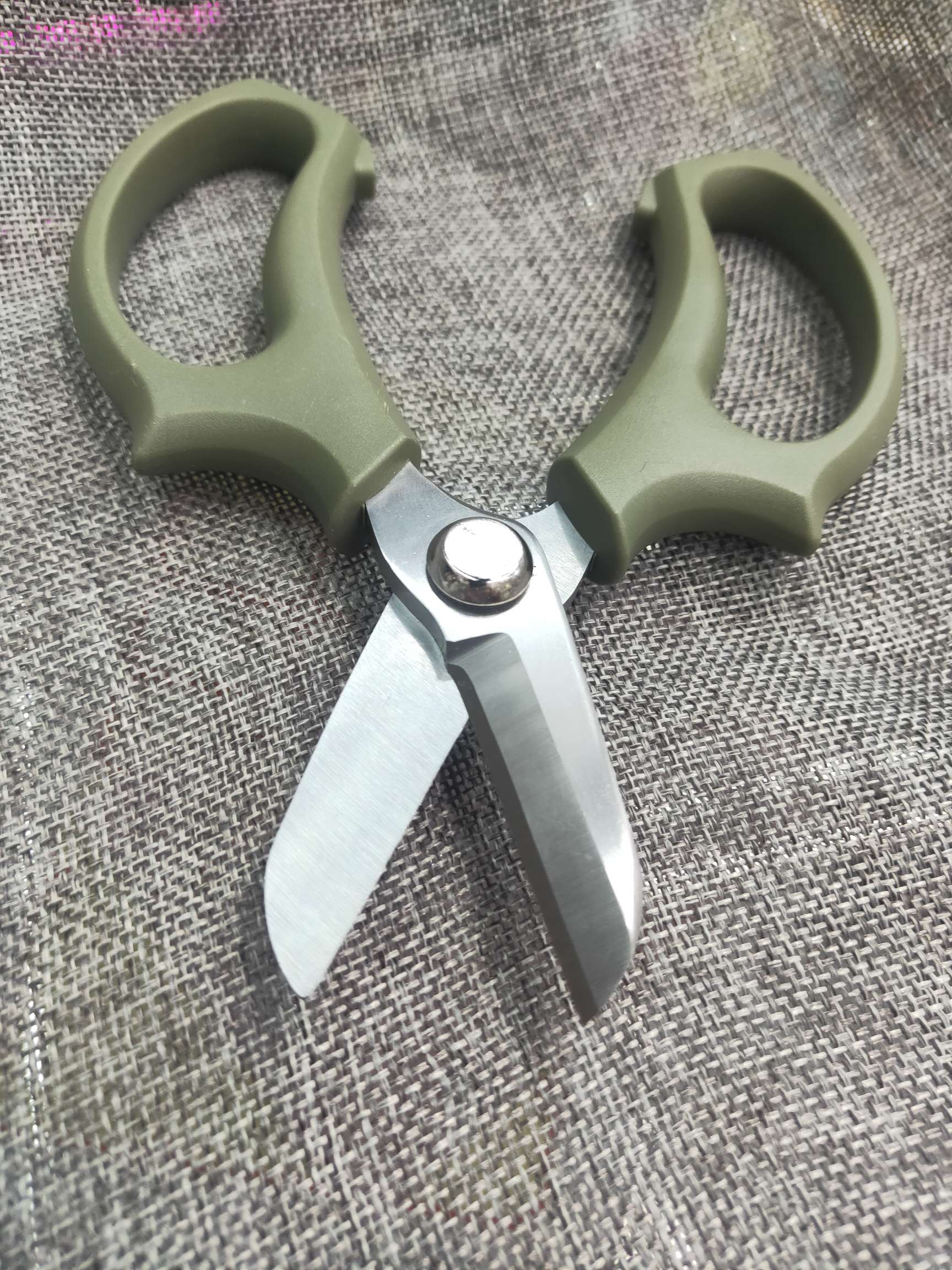 Stainless Steel Multi-Functional Scissors Strong Chicken Bone Scissors Special Stainless Steel Scissors 1 Application Scenario