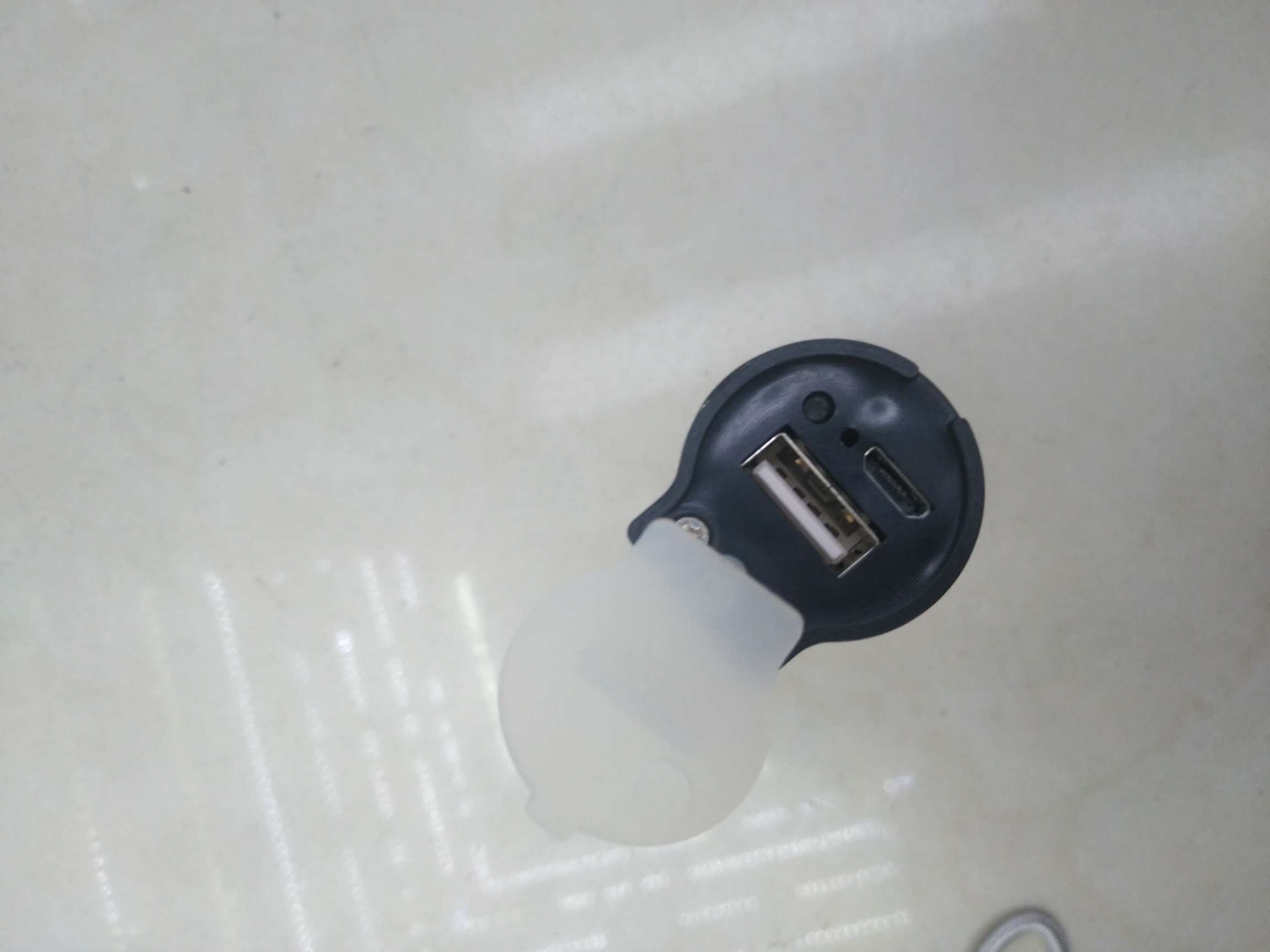 The new COB outdoor camping lamp has an emergency light strip, a mobile power supply, lighting input and output, and a power bank function Specification image