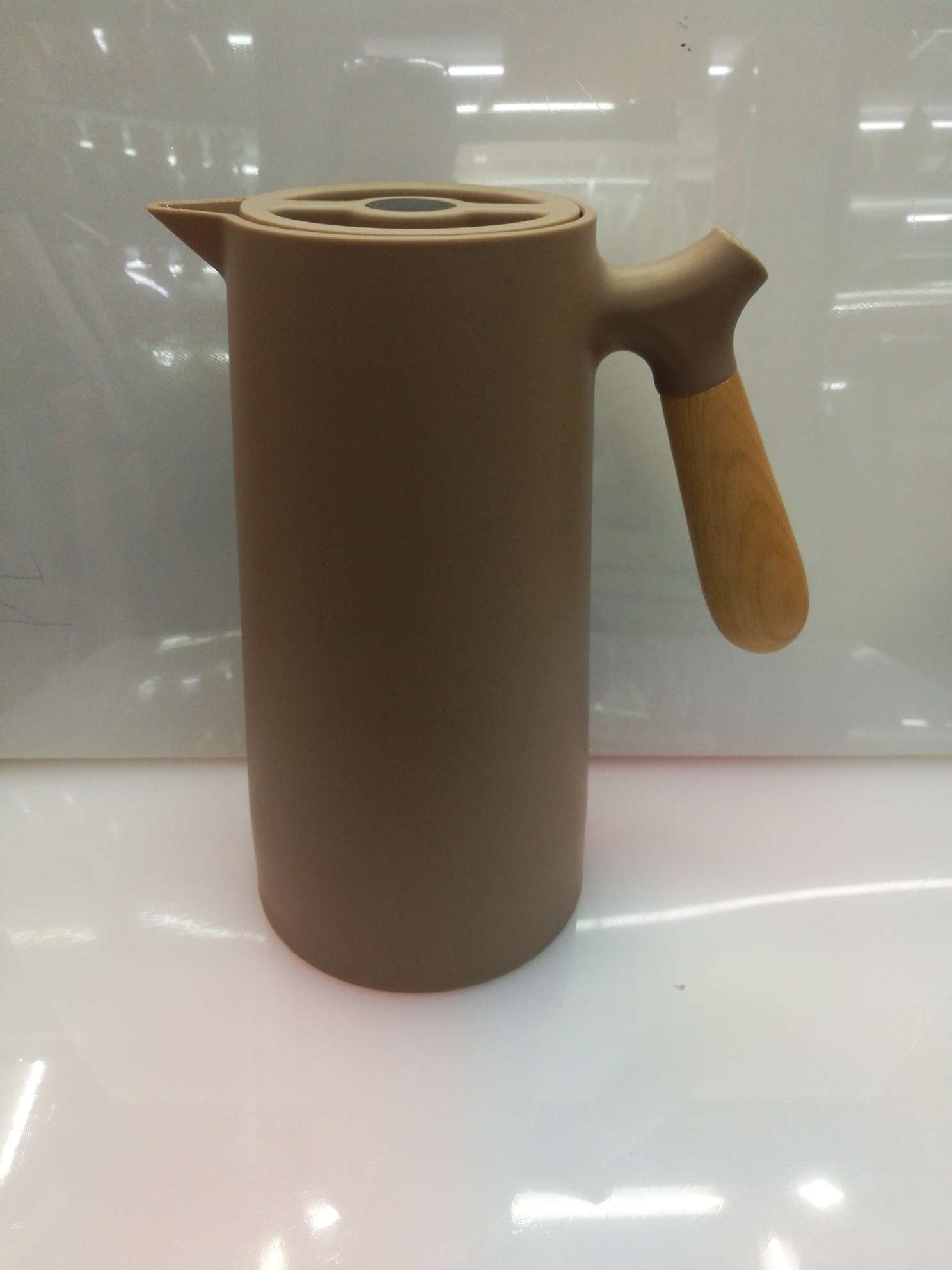 Wooden handle kettle thumbnail