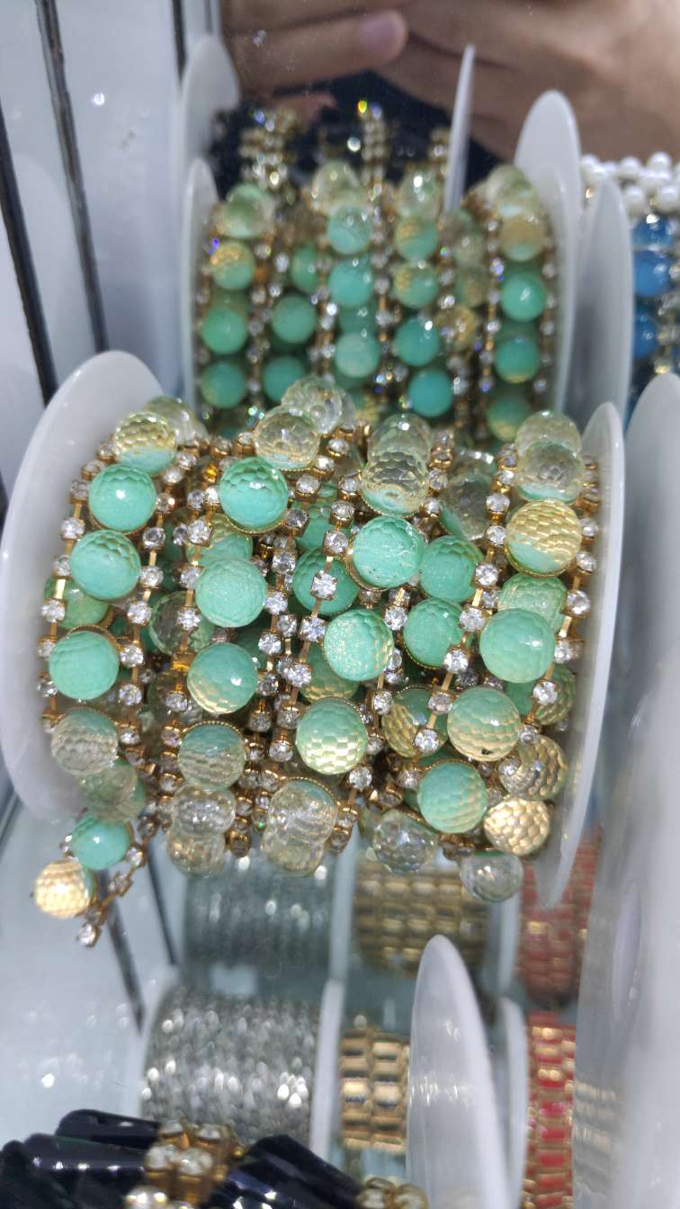 Earth pearl green