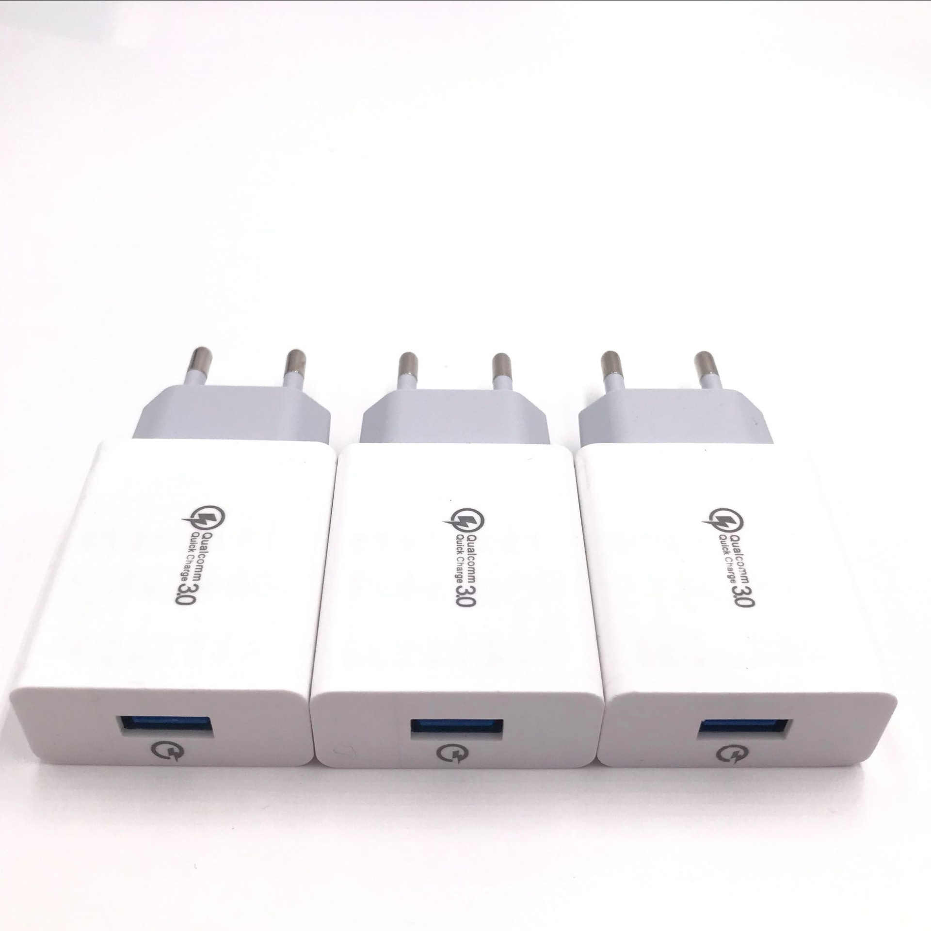 New single UIC scheme QC3.0 quick charge mobile phone charger 5V/9V/12V domestic machine charger