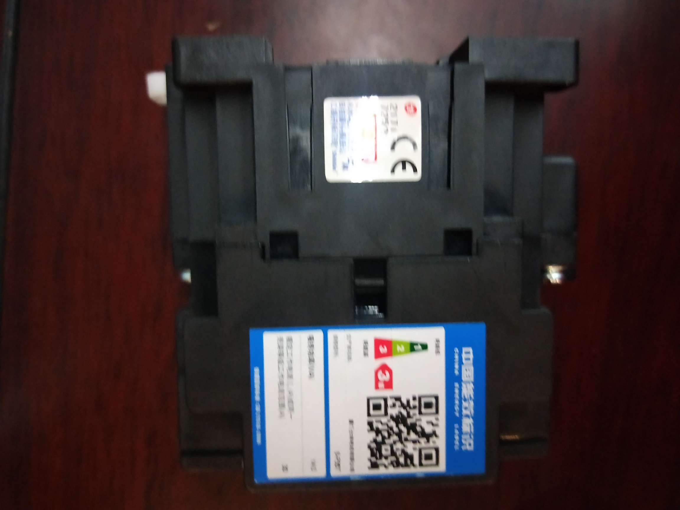 交流继电器实物图