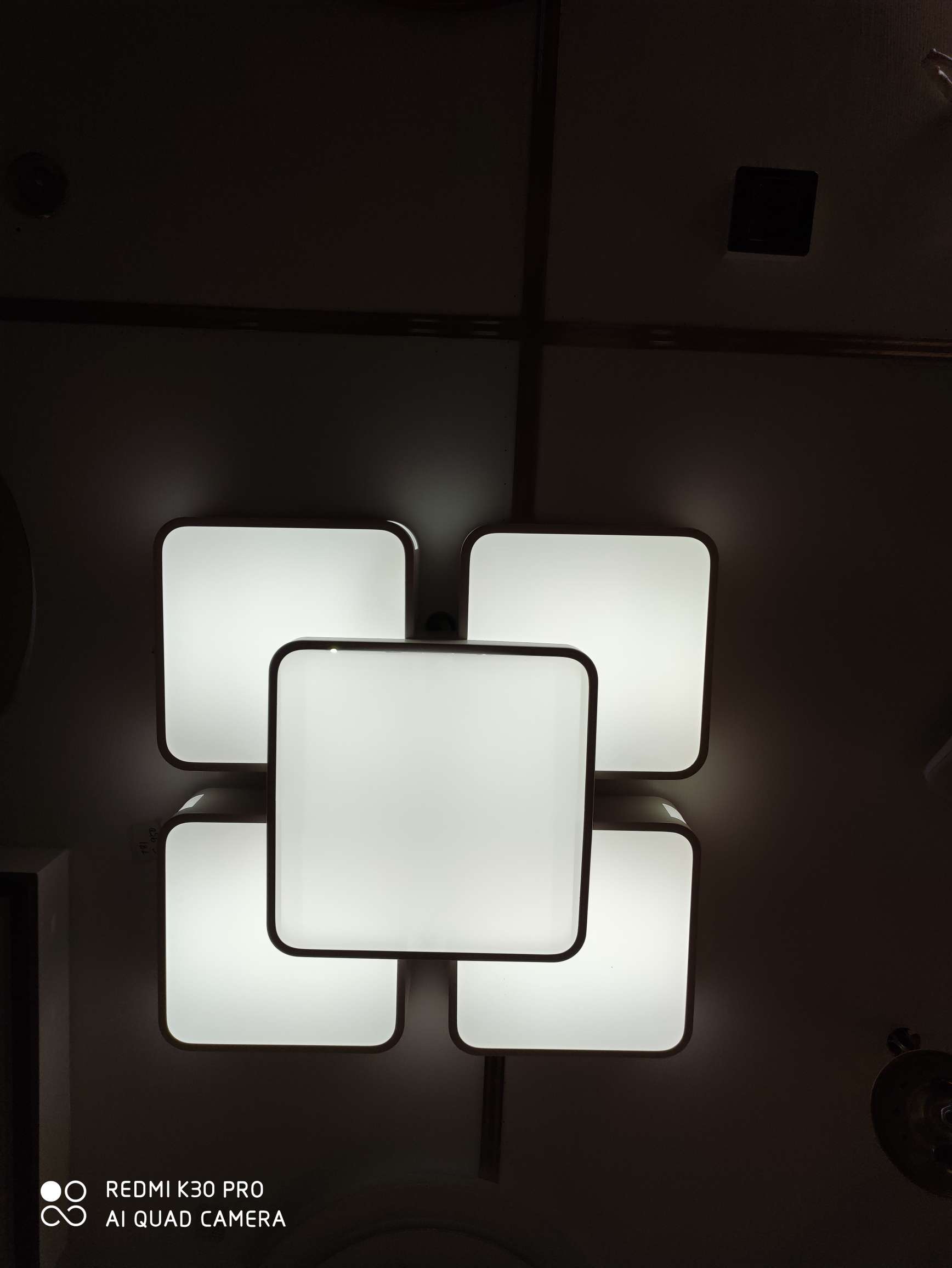 T81一5LED双色变光简单铁艺架亚克力板方块组合