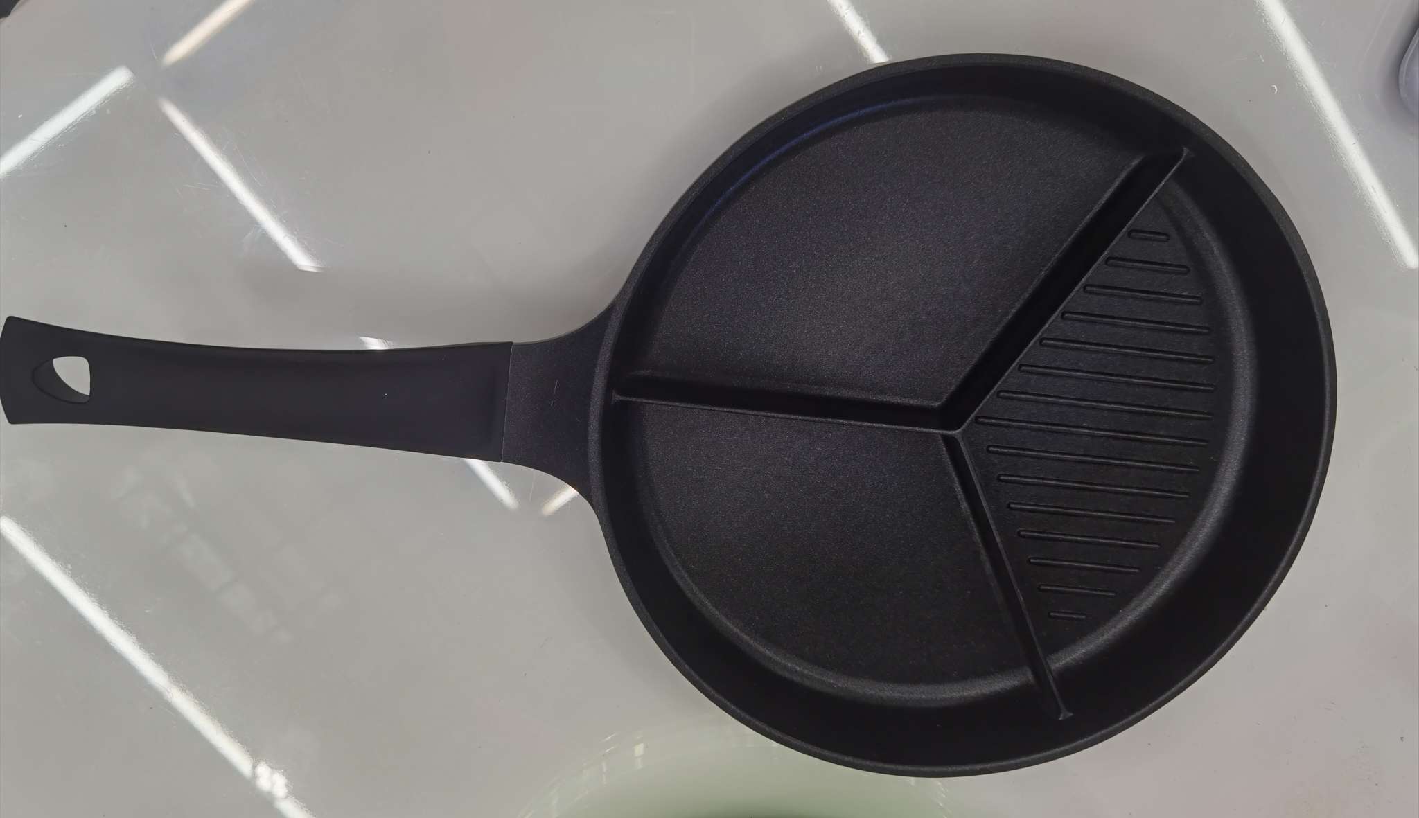 28 ", 3 tins, round, thick-soled baking dish thumbnail