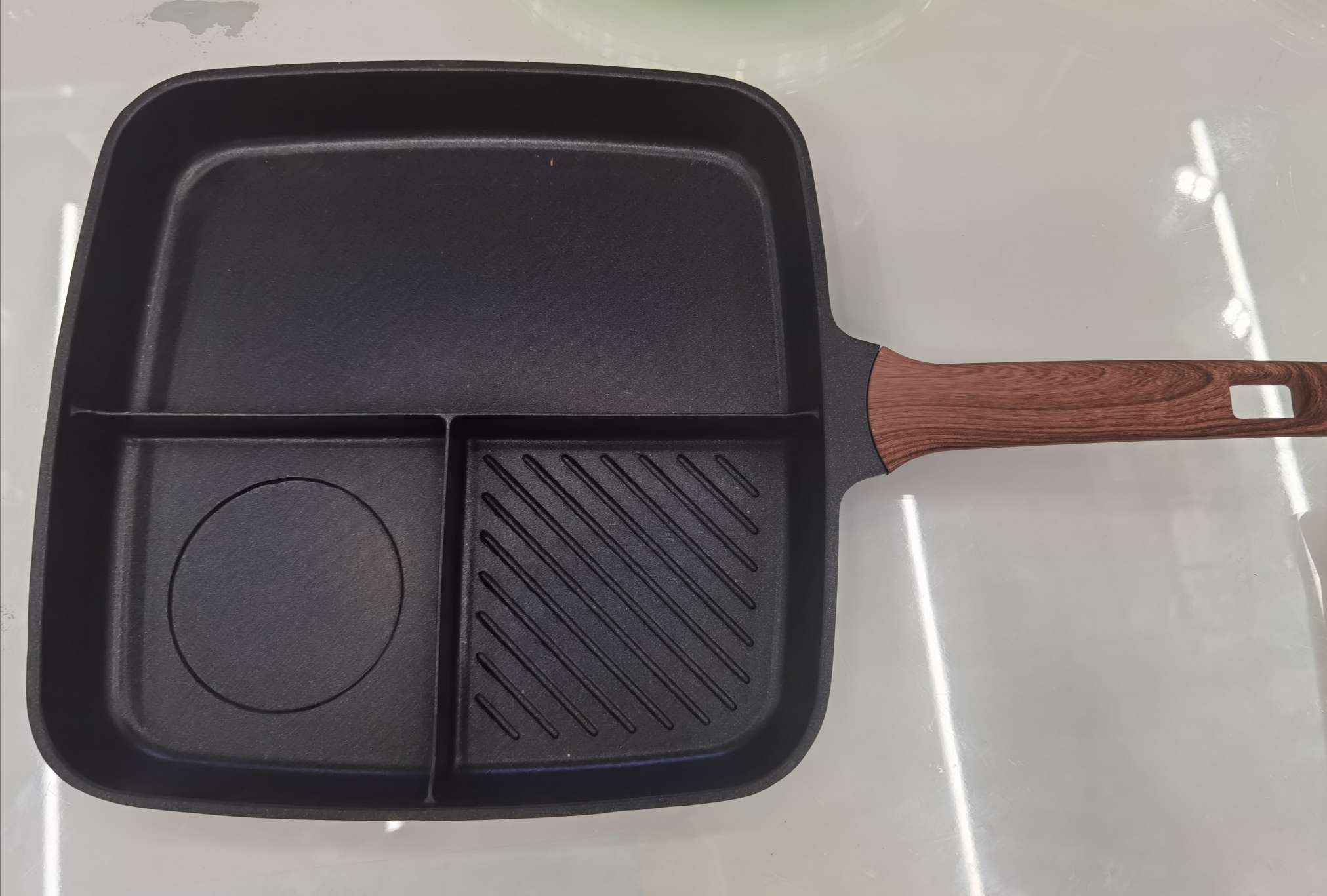 32-Square-Shaped, three-grid, thick-soled (oversoled) baking dish thumbnail