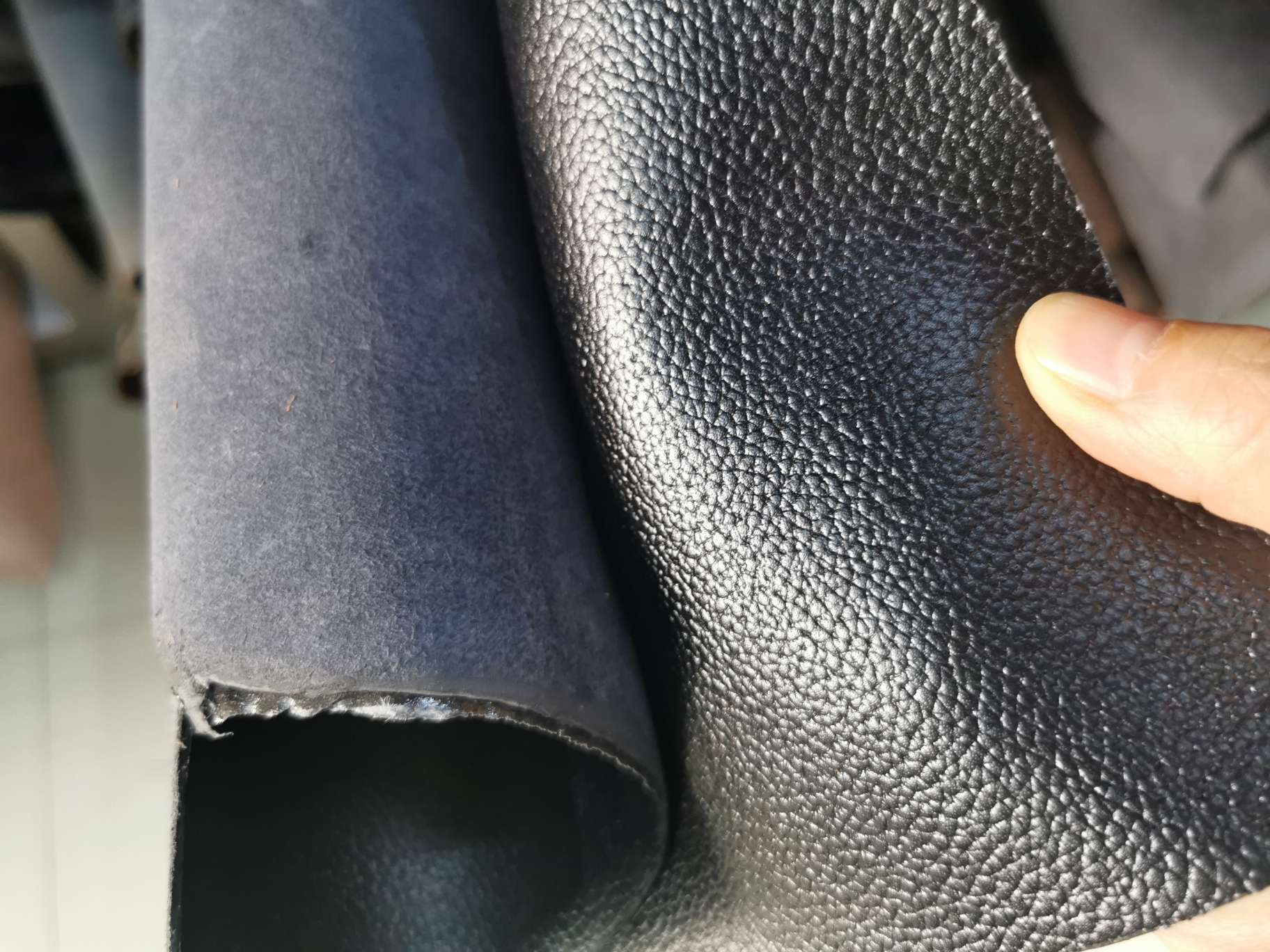 Leather two layer cowhine leather belt skin skin black lychee grain leather cloth manufacturers direct sales