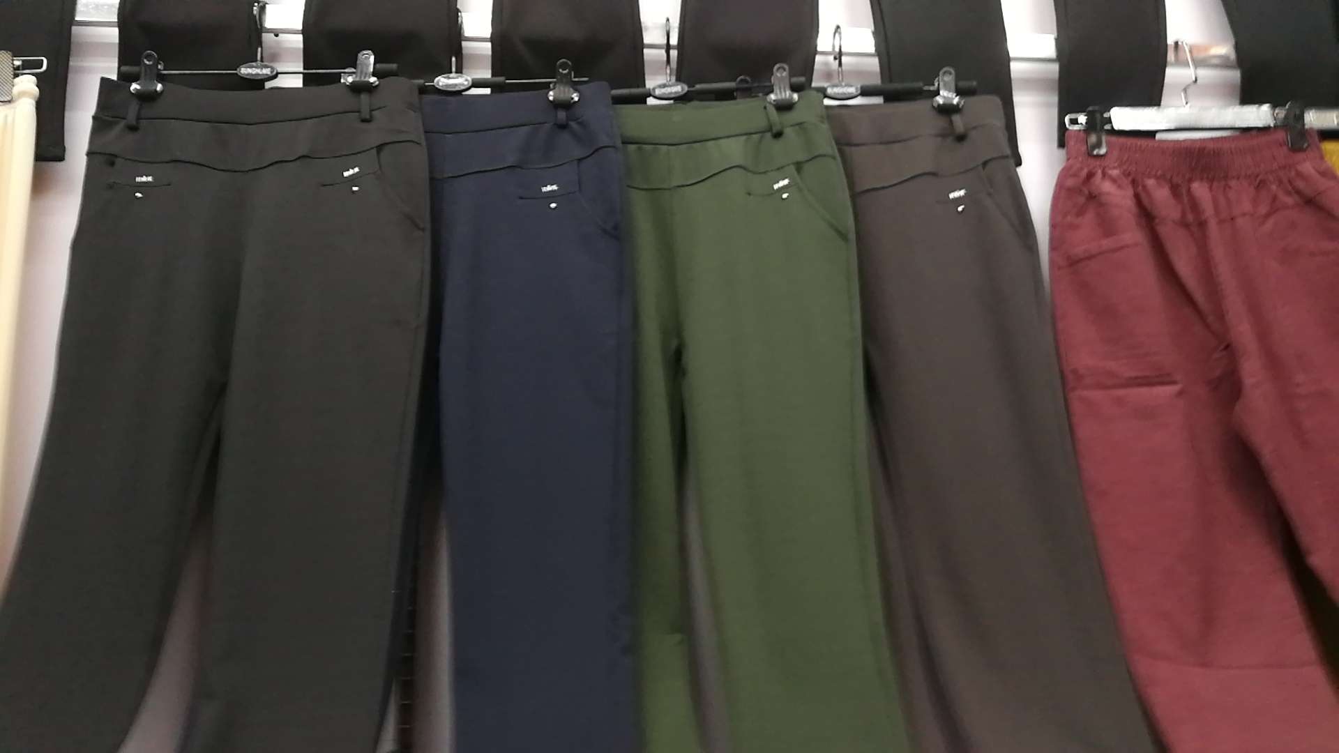 Diamond-patterned women's trousers