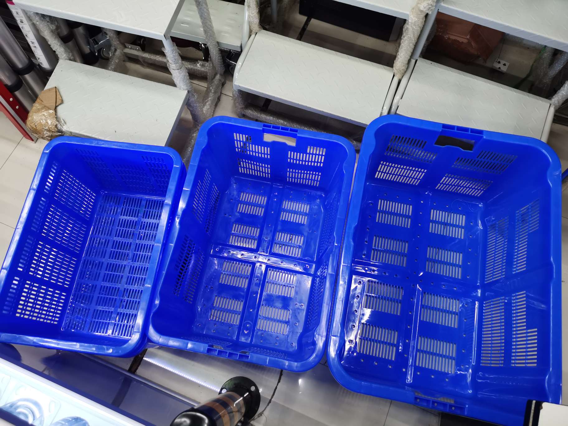 全新料可叠加韩国筐塑料筐周转筐有中号780筐白底实物图