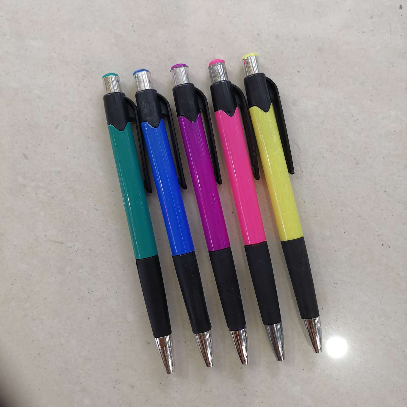 Five-color ballpoint pen, press the ballpoint pen Specification image