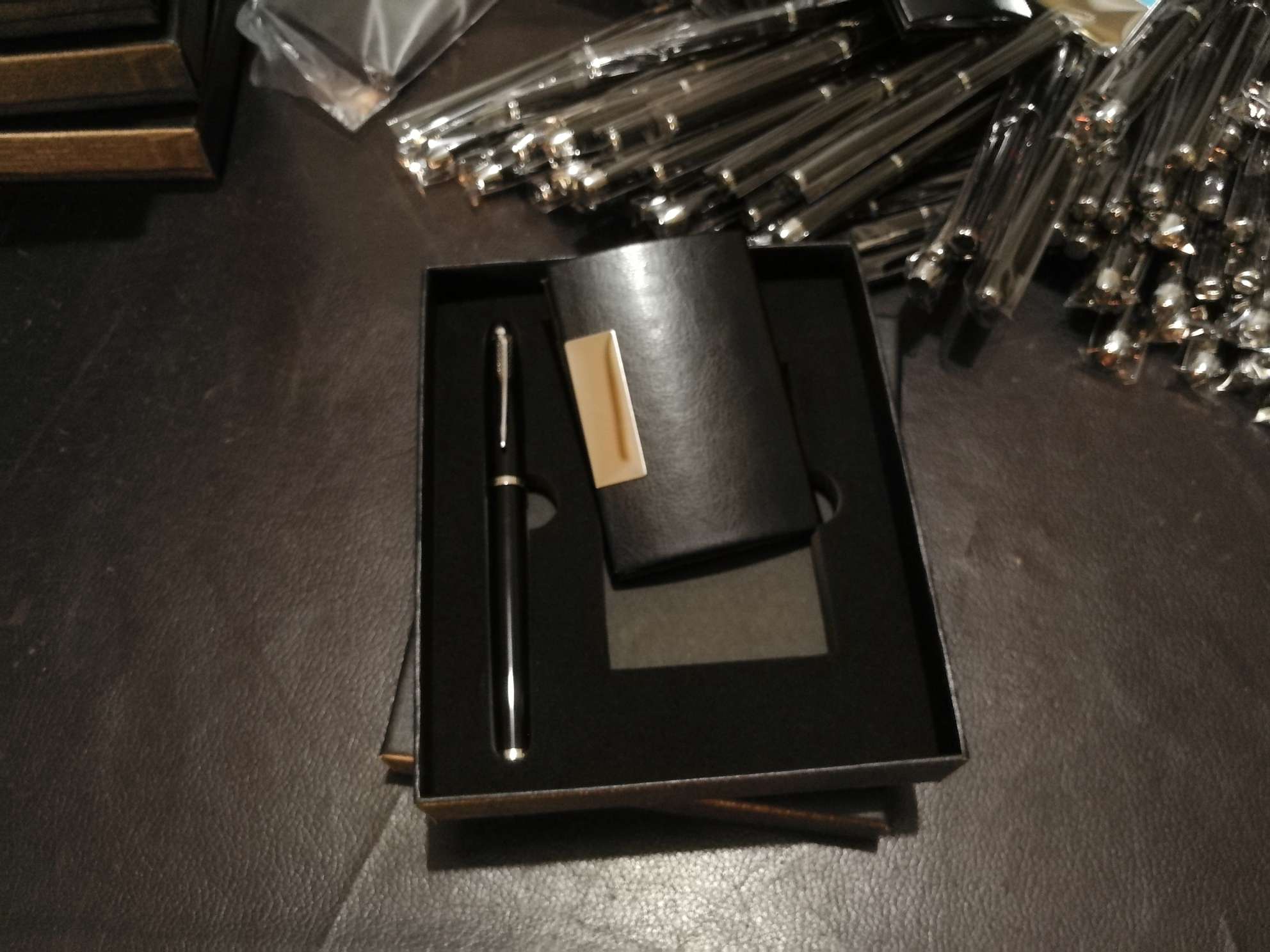 Business office business card holder, gift signature pen set, advertising pen, gift pen, pearl pen, business card box, gift set details Picture