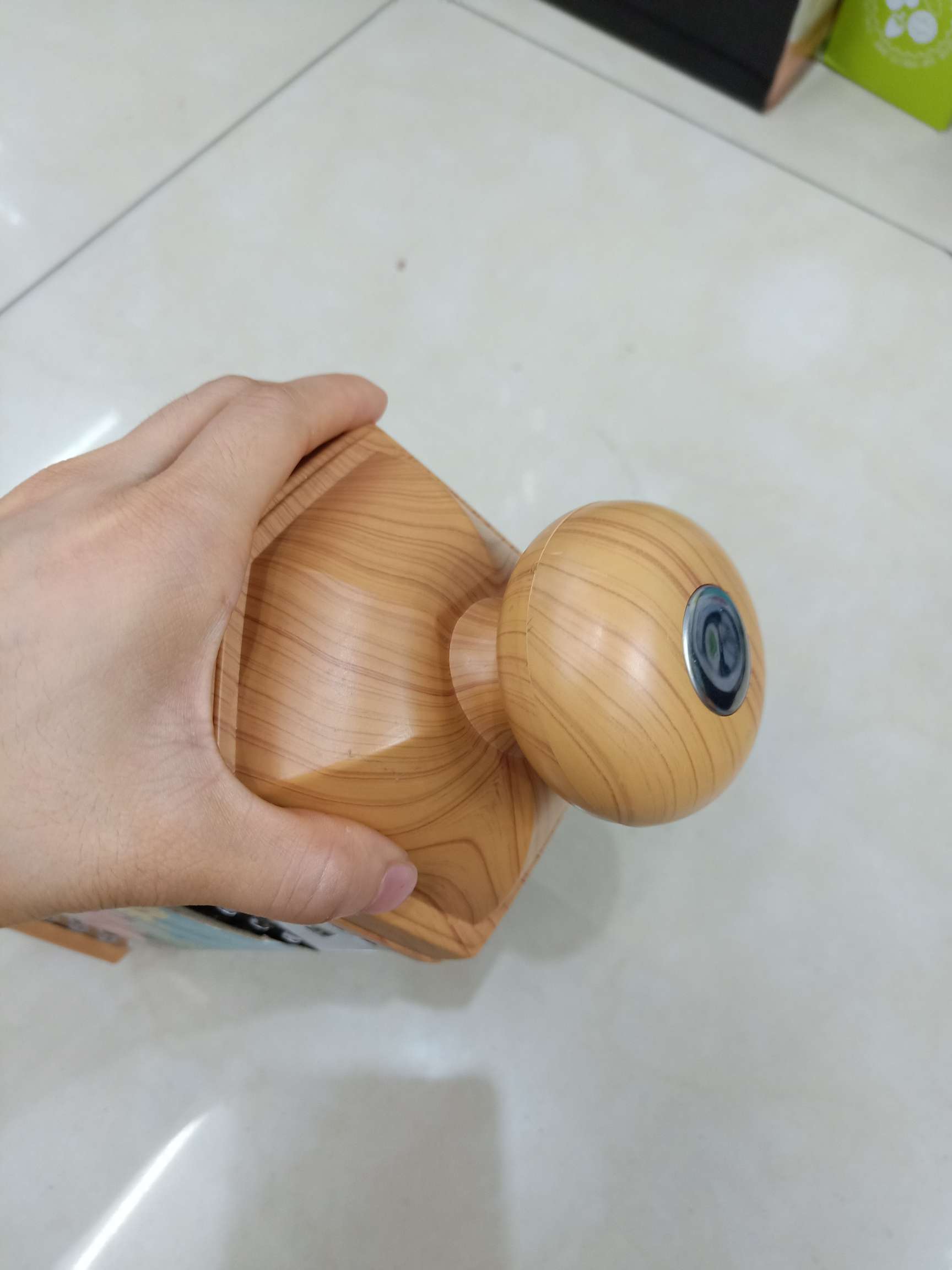 9寸8寸圆球木纹6面刨。白底实物图