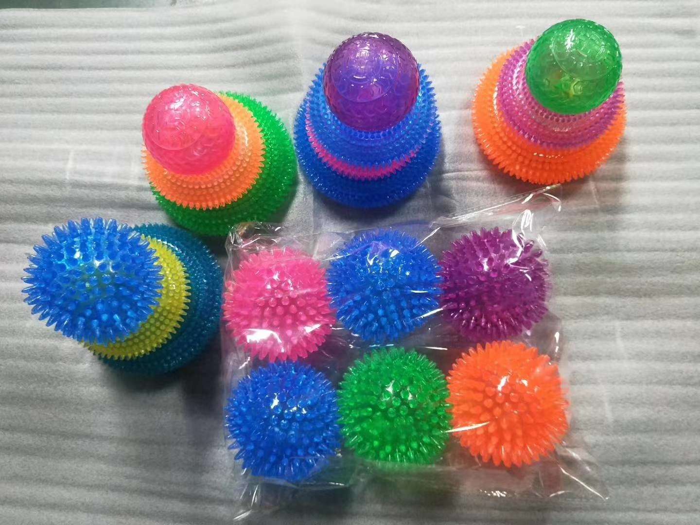 Pet baby toys, there are a variety of, there are barbed balls, knotted toys, sound toys!