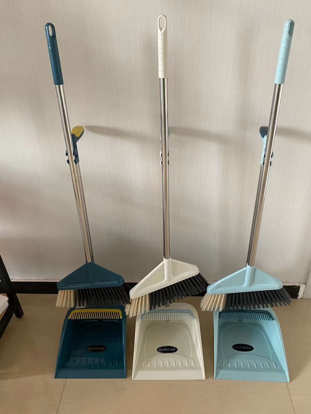 A minimalist wind broom with a thick rod set of 949 0018 Item Picture