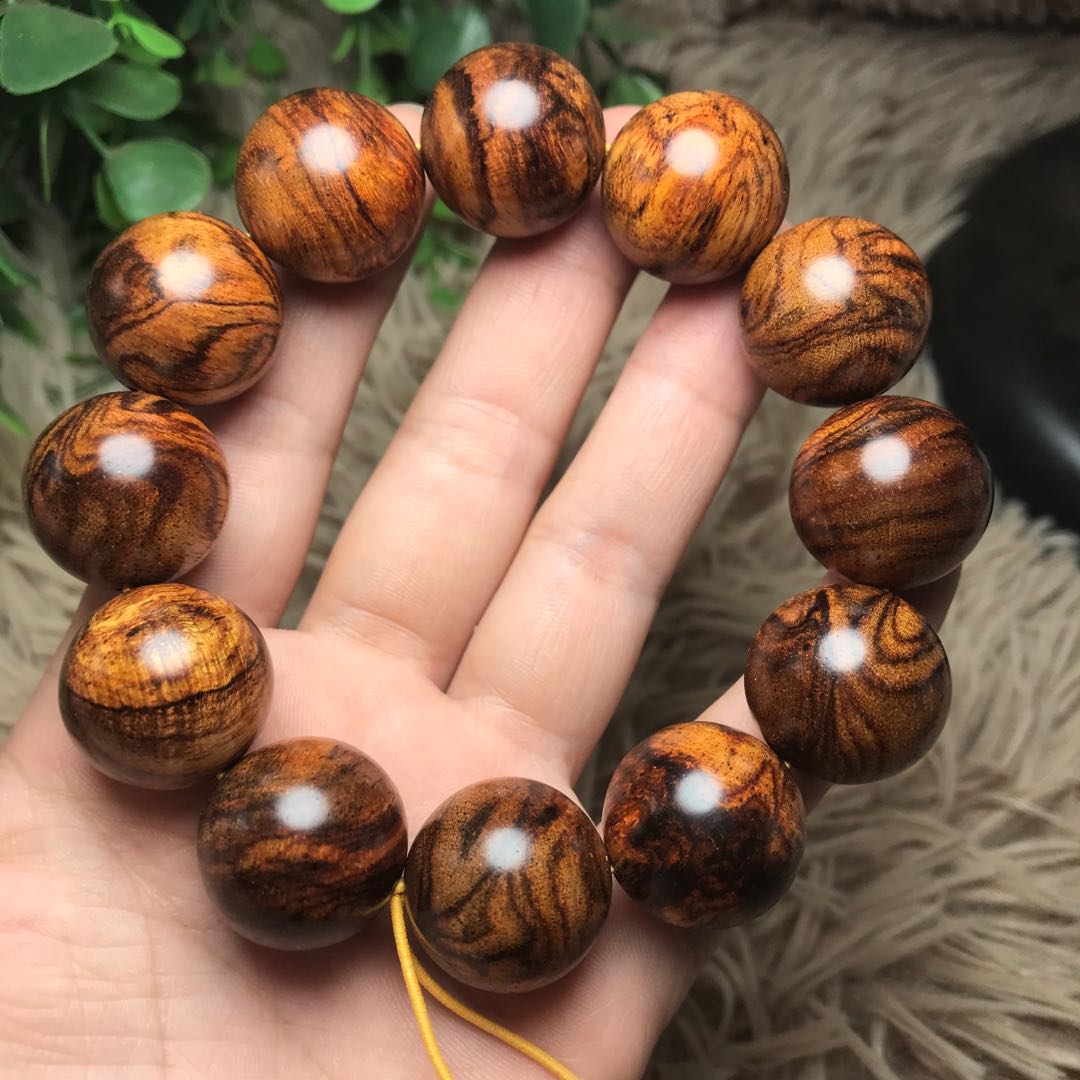 Huanghuali bracelet details Picture