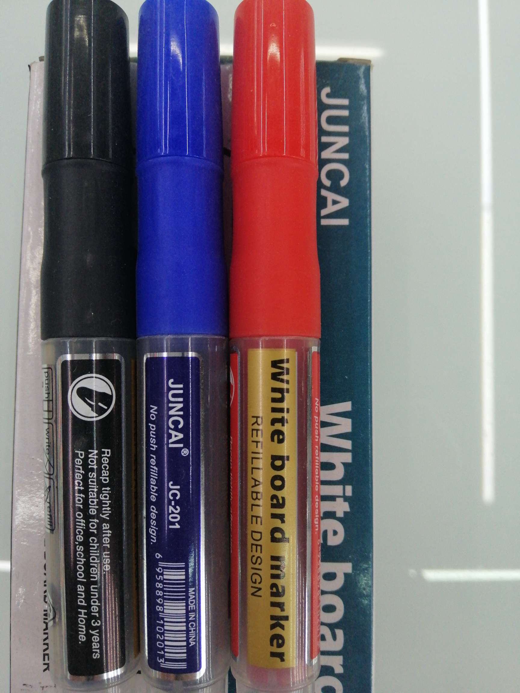 Yiwu Hanjia Stationery's Three-Leaf 500 whiteboard pens come in a wide variety of refills and colors full figure