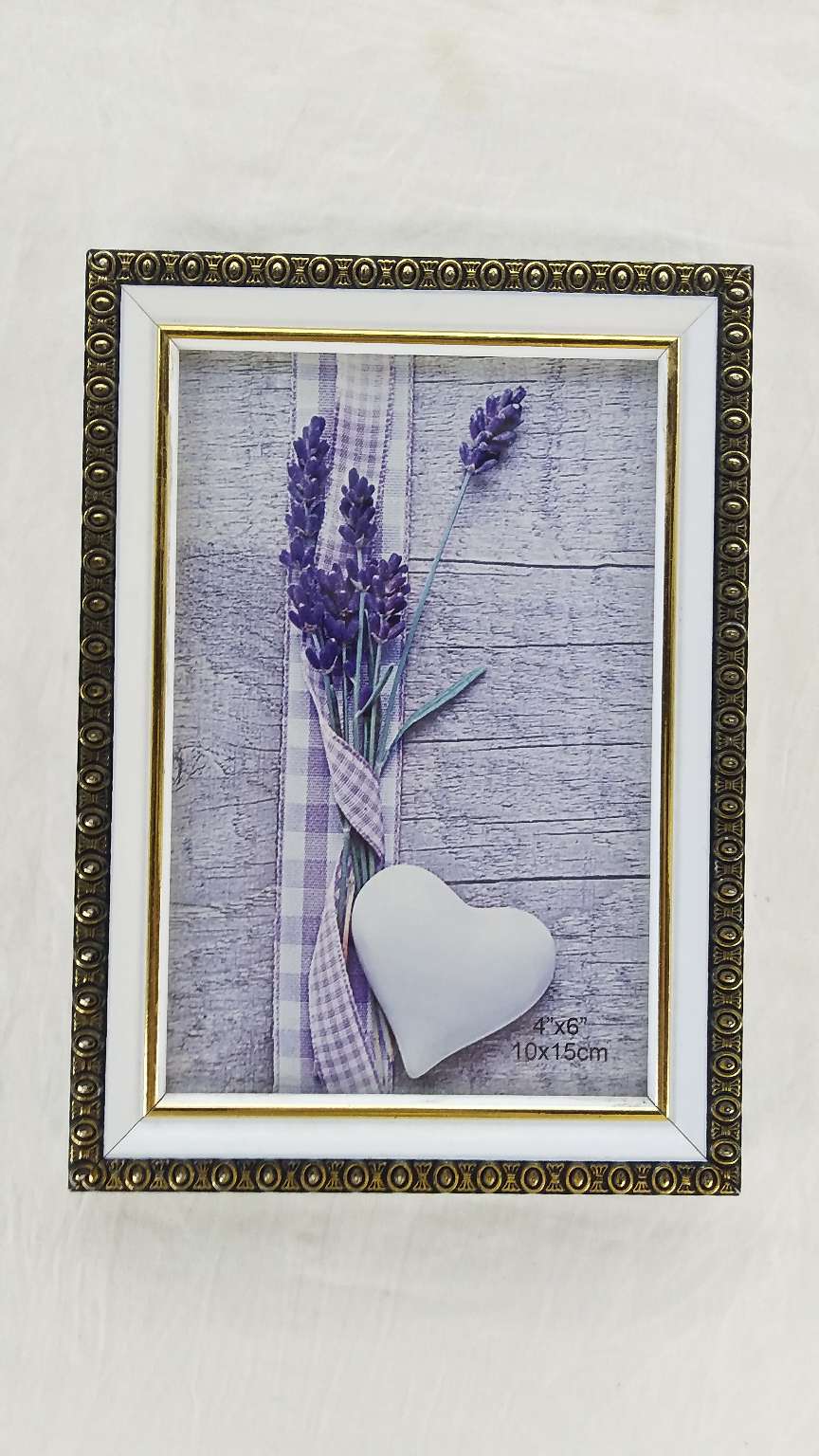 简单清新，小相框上面有印花的，金色的边。