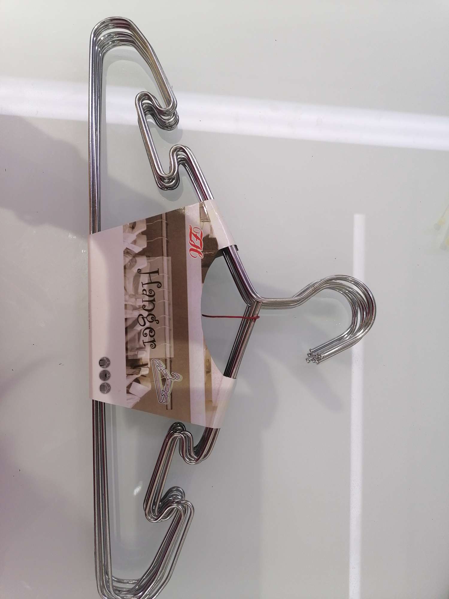 弯平衣架产品图