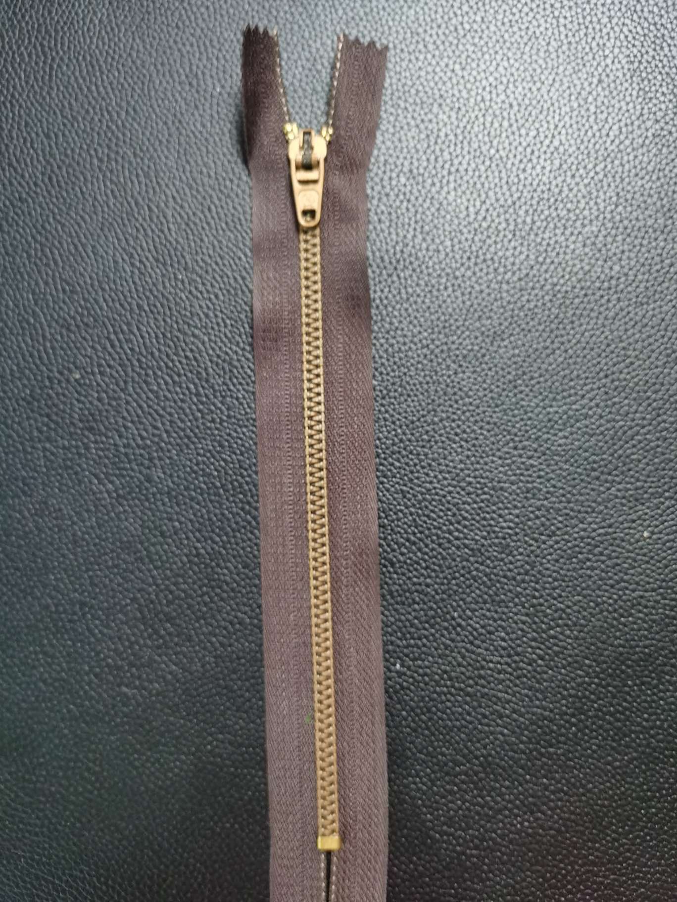 牛仔裤休闲裤拉链细节图