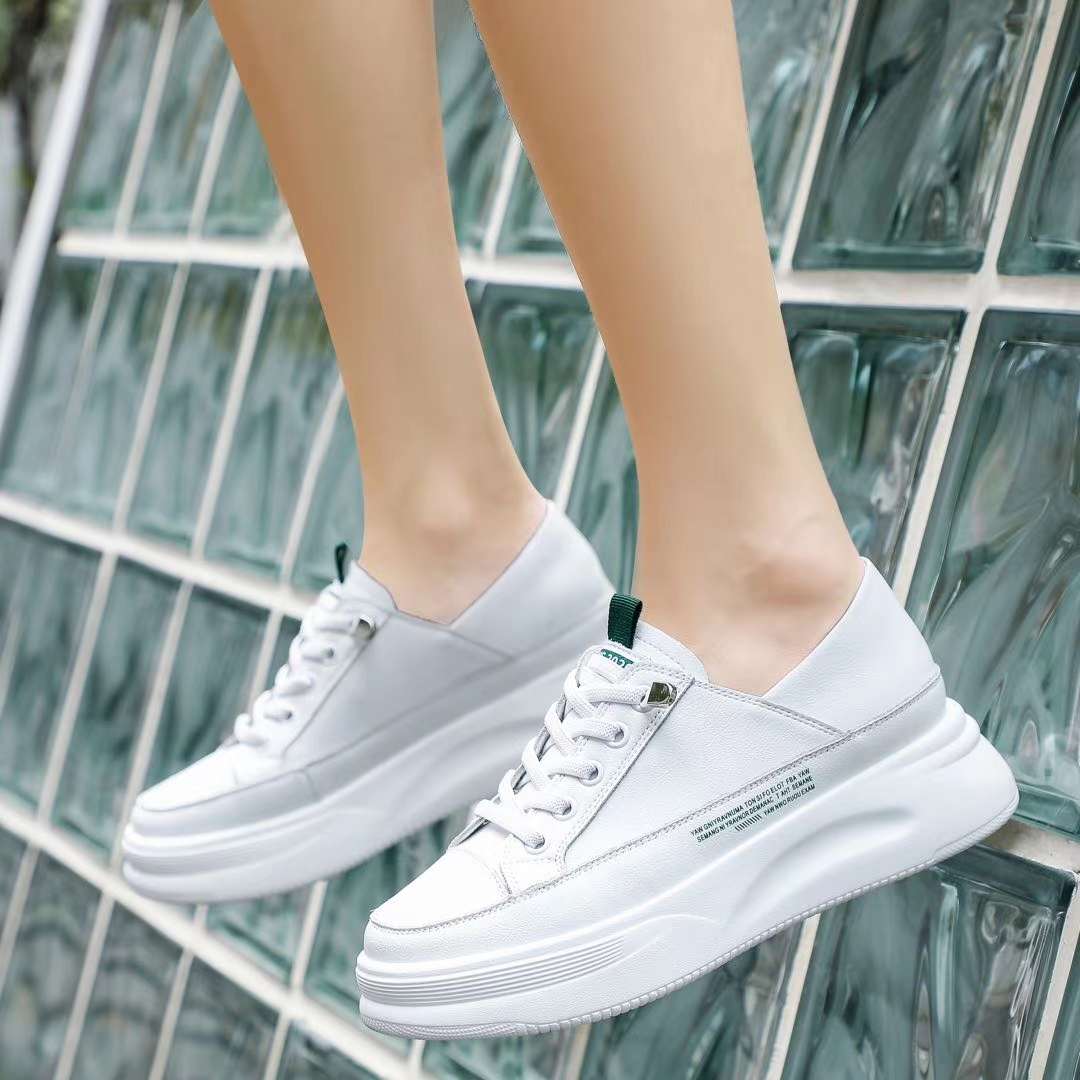 Little white shoes for women thumbnail