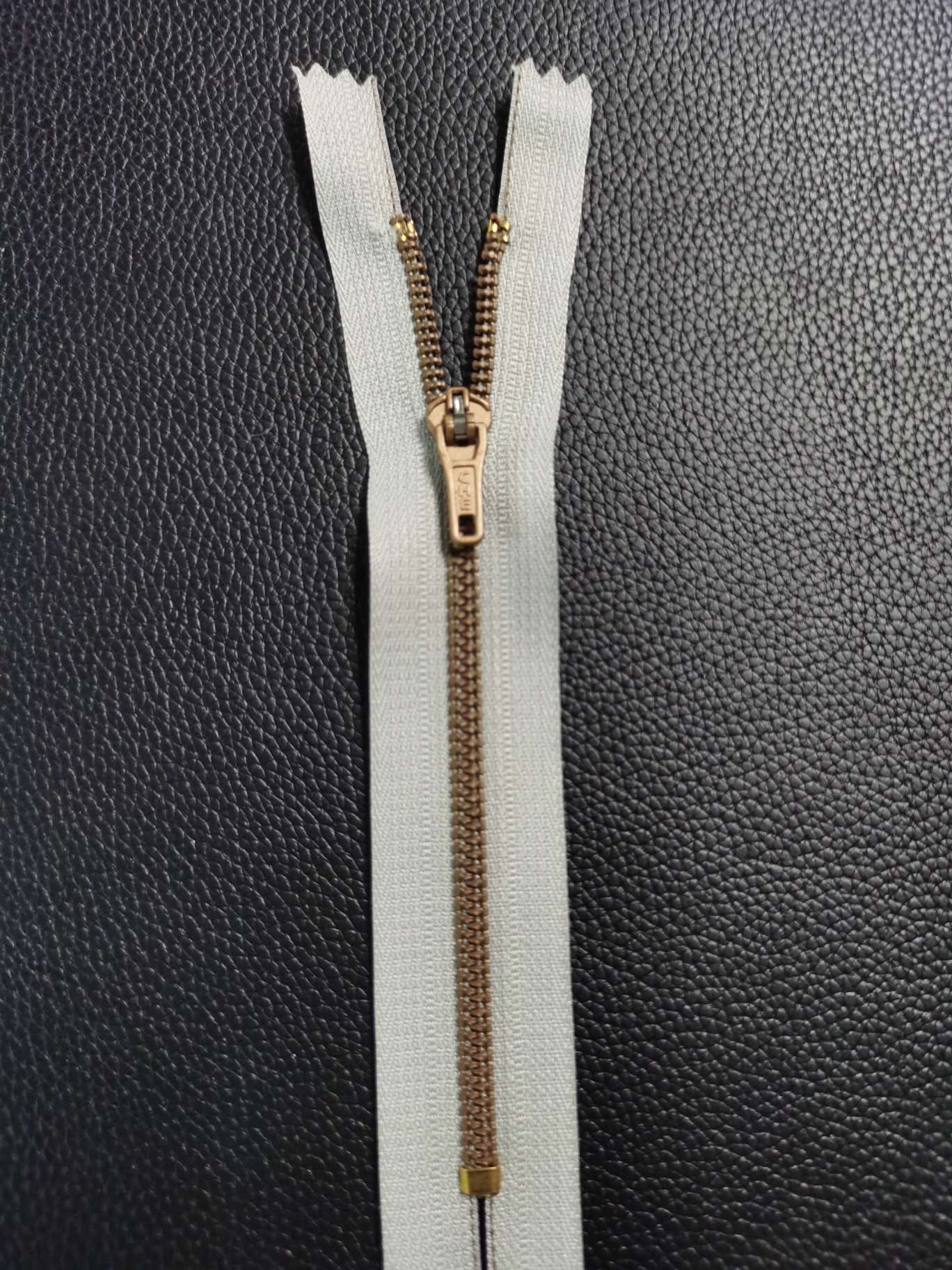 3号强化休闲拉链细节图