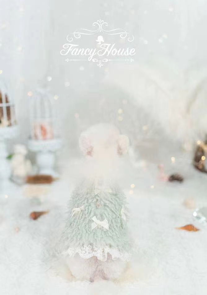 Autumn and winter 💝 new product 🛍 alpaca wool vest Soft and delicate high quality alpaca wool, feel soft and comfortable, exquisite lace on the hem to embellish! Item Picture