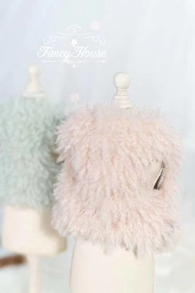 Autumn and winter 💝 new product 🛍 alpaca wool vest Soft and delicate high quality alpaca wool, feel soft and comfortable, exquisite lace on the hem to embellish! undefined
