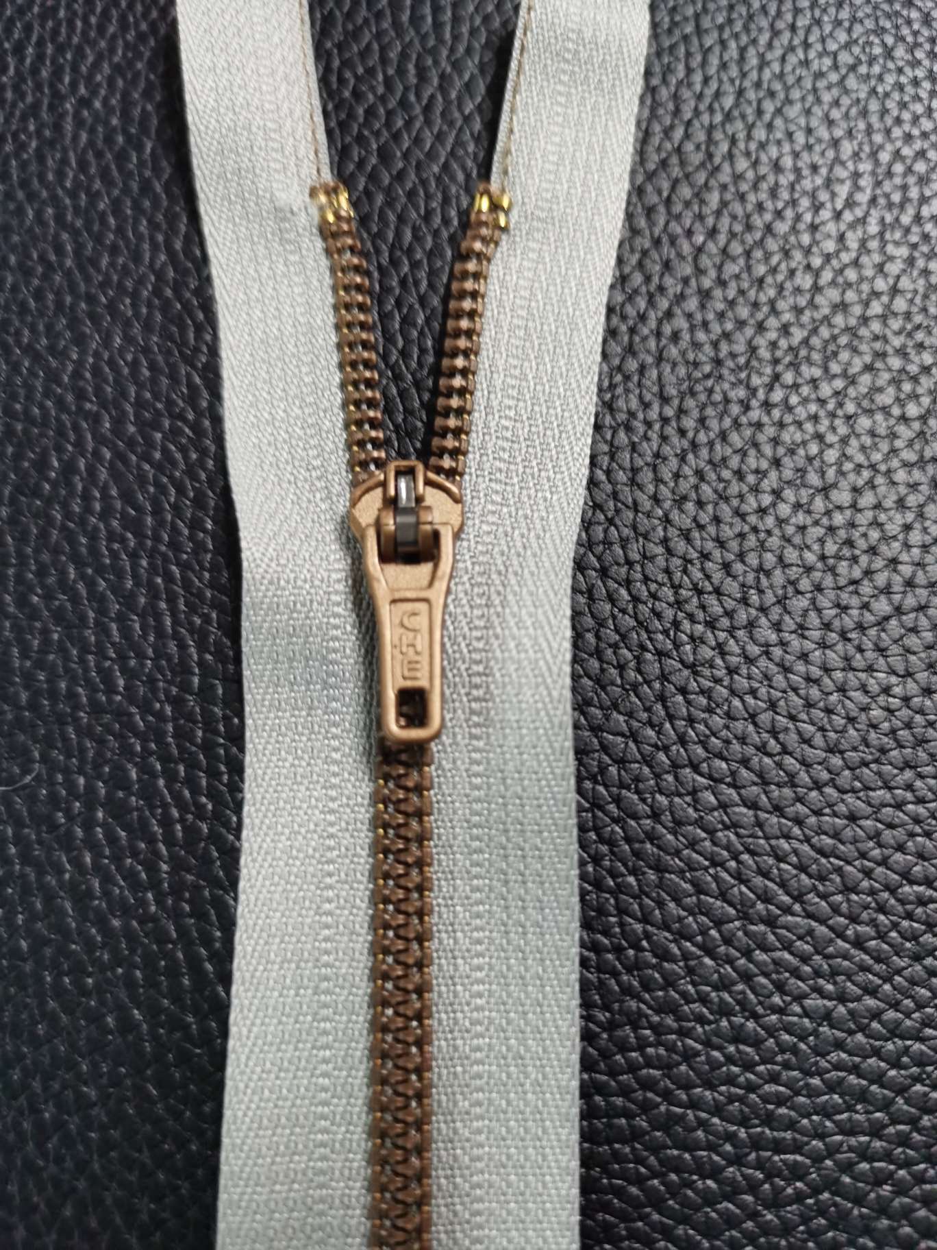 3号强化休闲拉链产品图