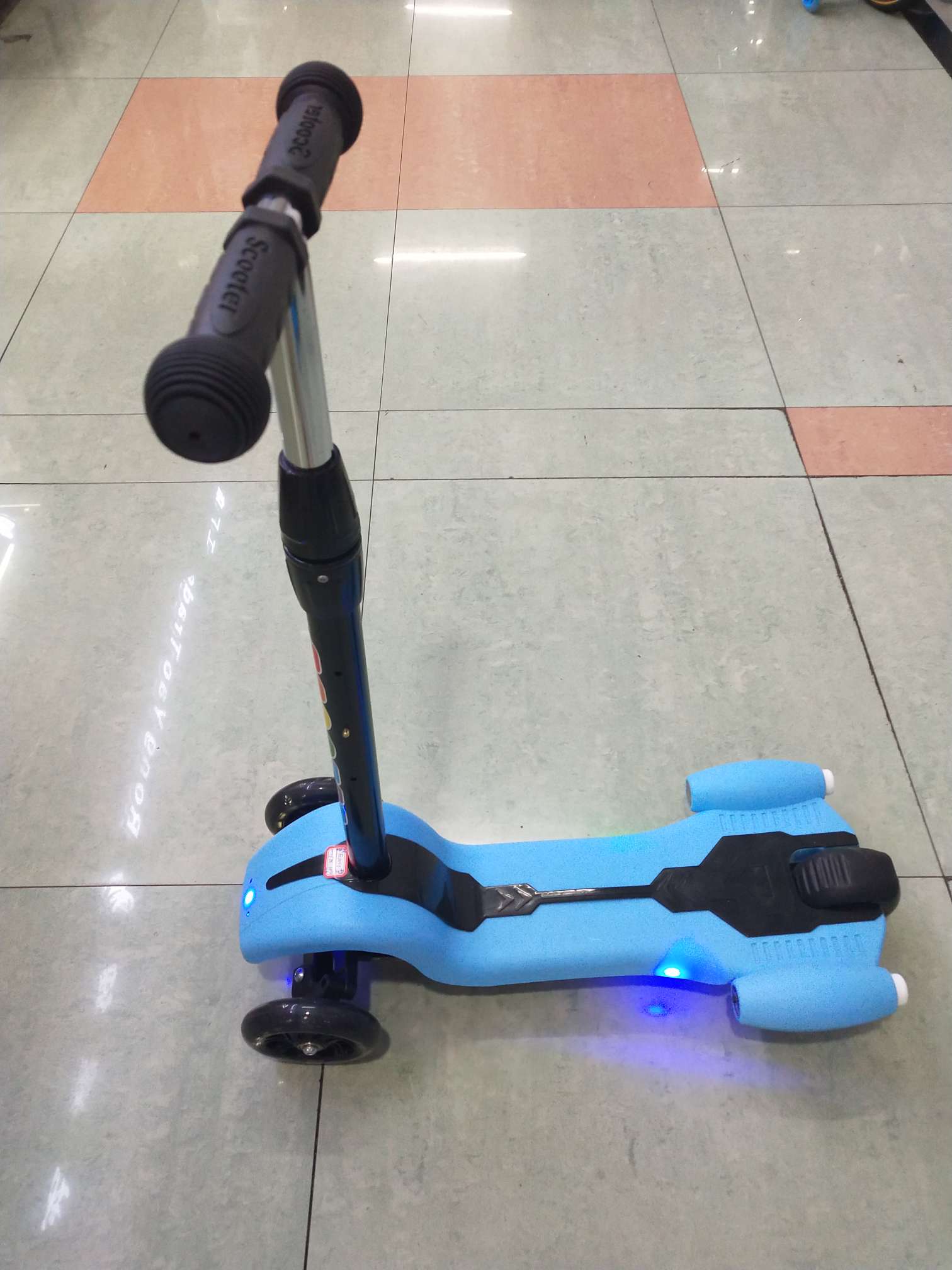 带灯带音乐米高车