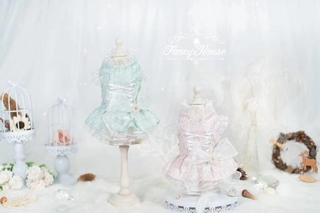 秋冬💝新品入荷🛍    银粉蕾丝礼服裙👗   FH的礼服系列一直是大家喜爱的，2020年FH设计师！