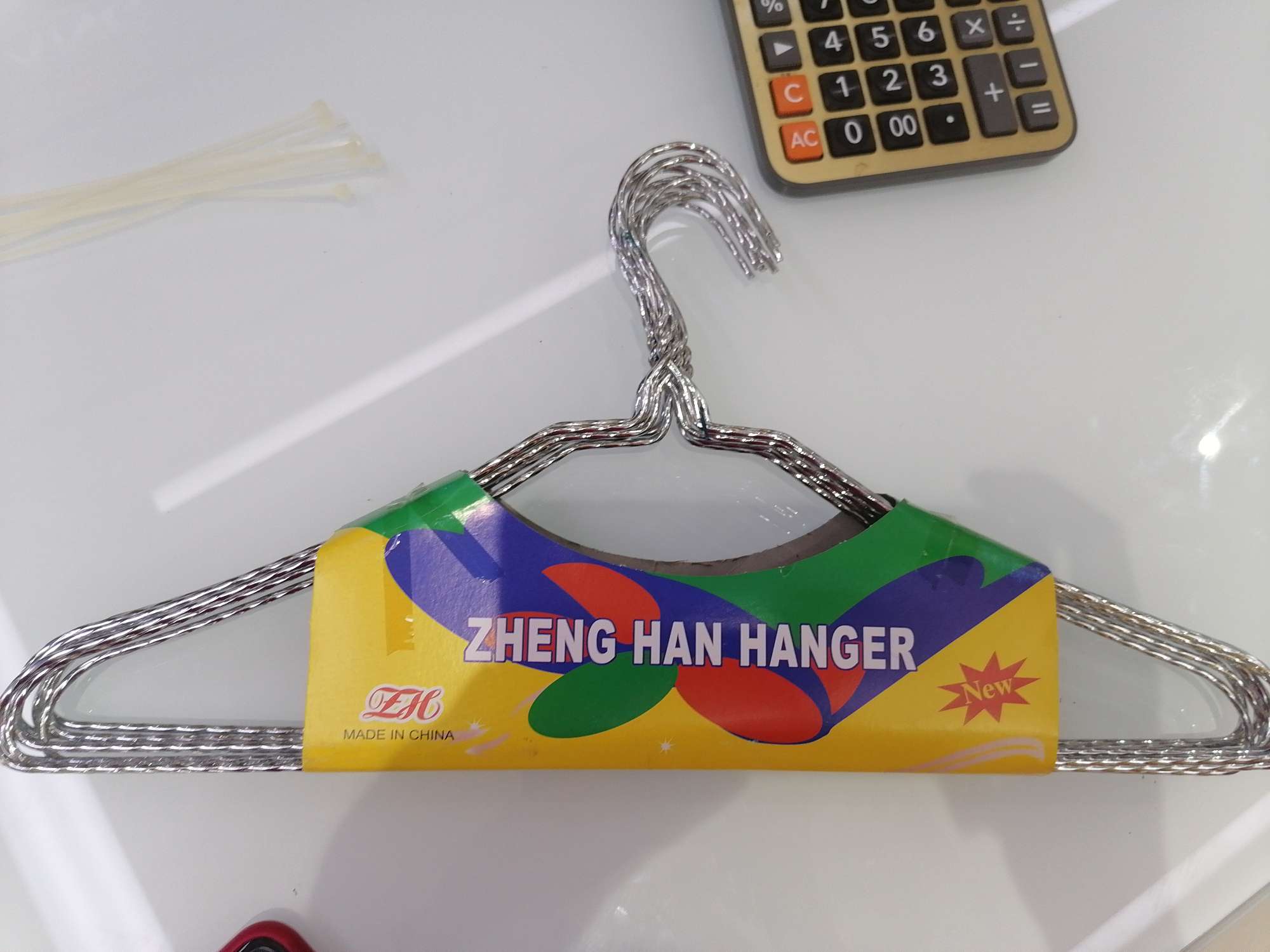 加粗扭花衣架产品图