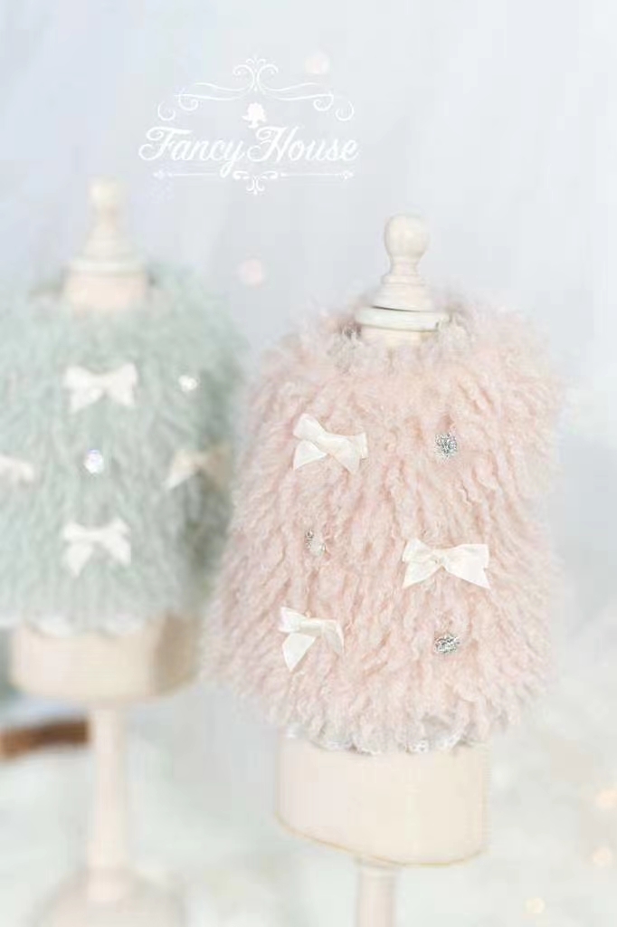 Autumn and winter 💝 new product 🛍 alpaca wool vest Soft and delicate high quality alpaca wool, feel soft and comfortable, exquisite lace on the hem to embellish! undefined
