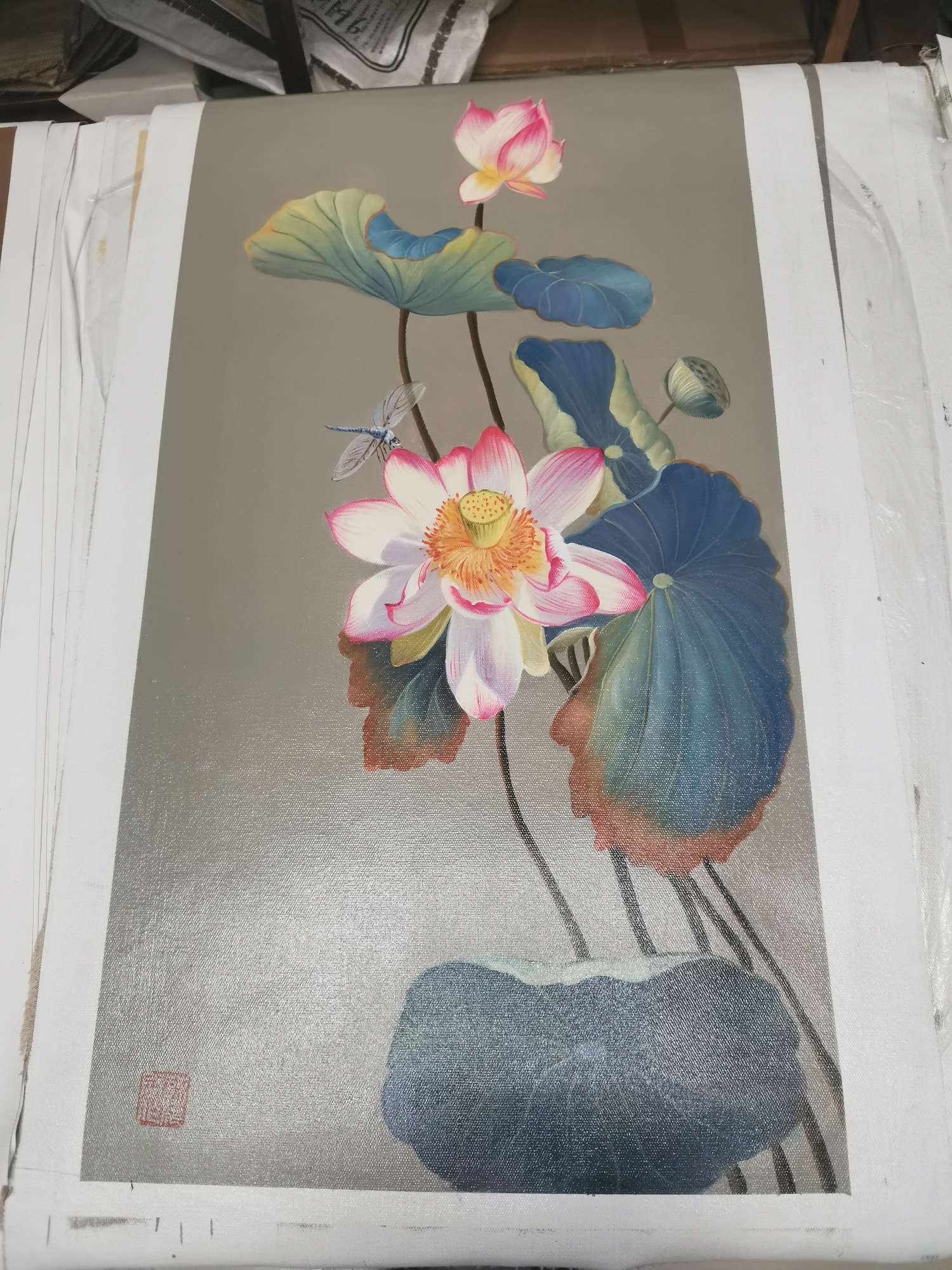 The color hand-painted European-style flower oil painting in the entrance hall, dining room, vertical hanging painting, living room, corridor and background wall decoration are all done