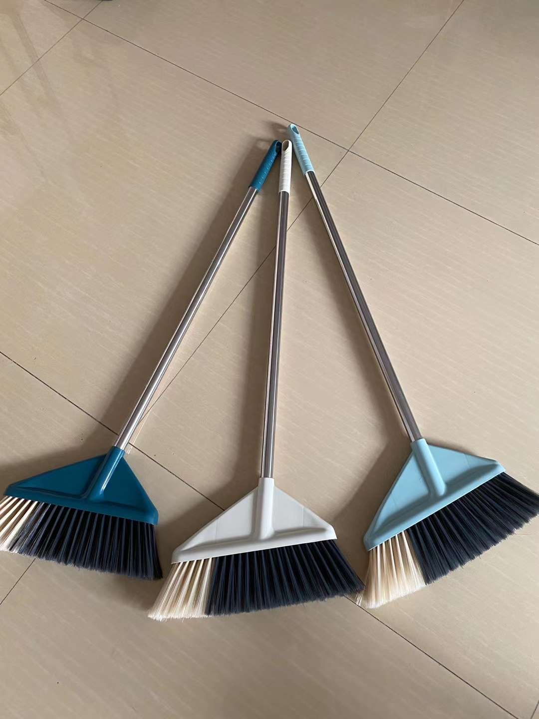A minimalist wind broom with a thick rod set of 949 0018 details Picture