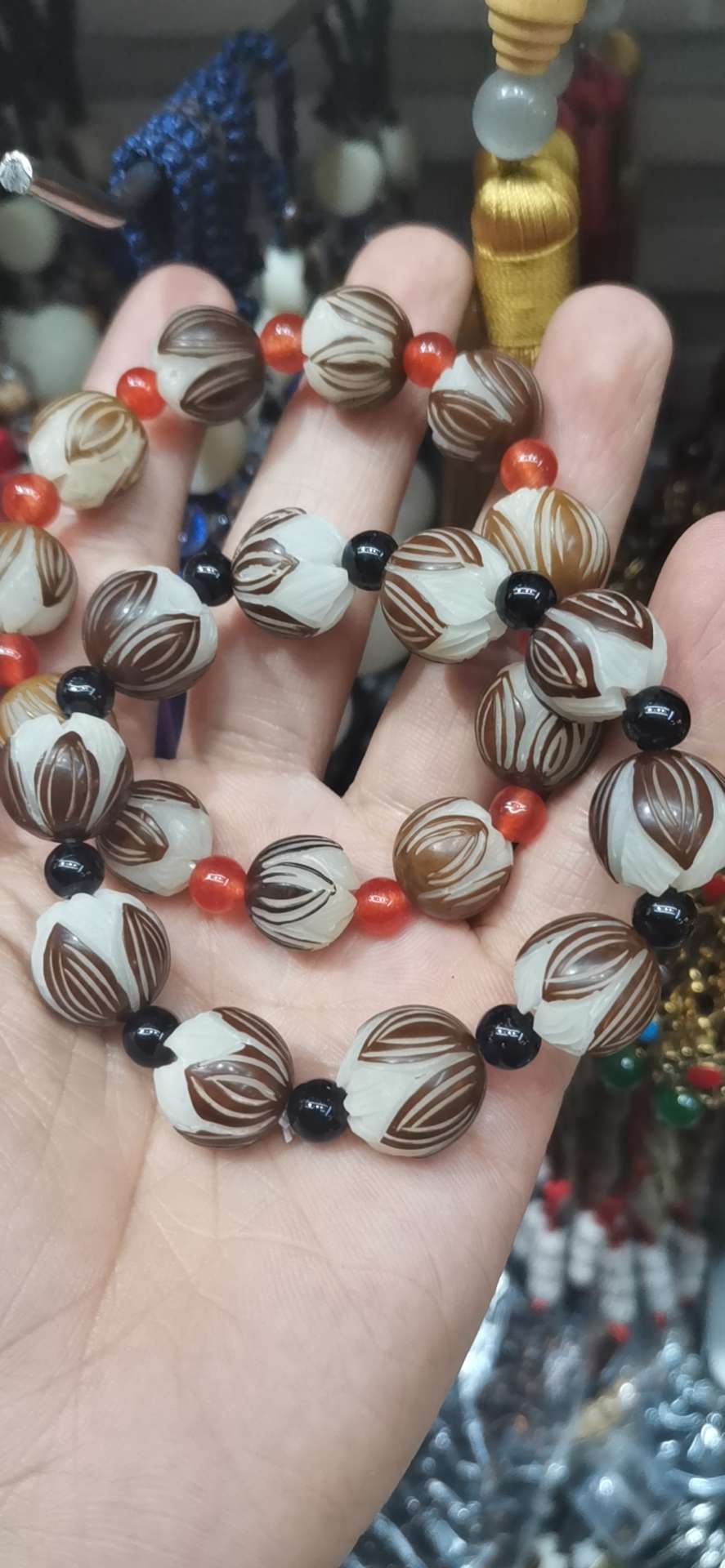 Carved lotus bracelet details Picture