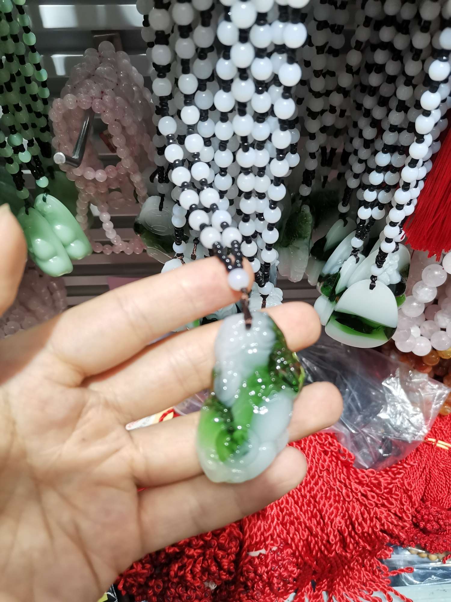 Two-color pendant Application Scenario